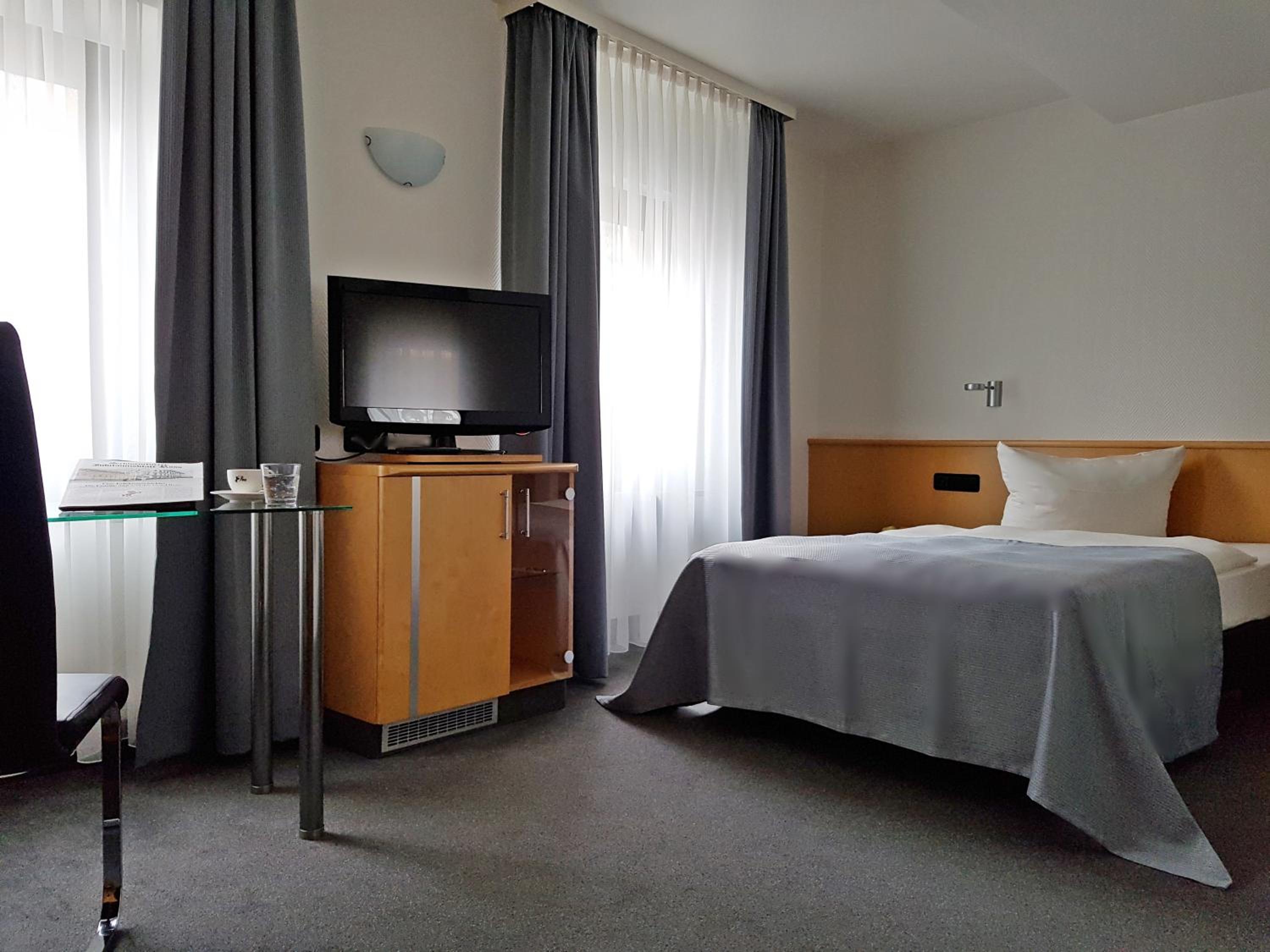 Standard Room - Photo 8