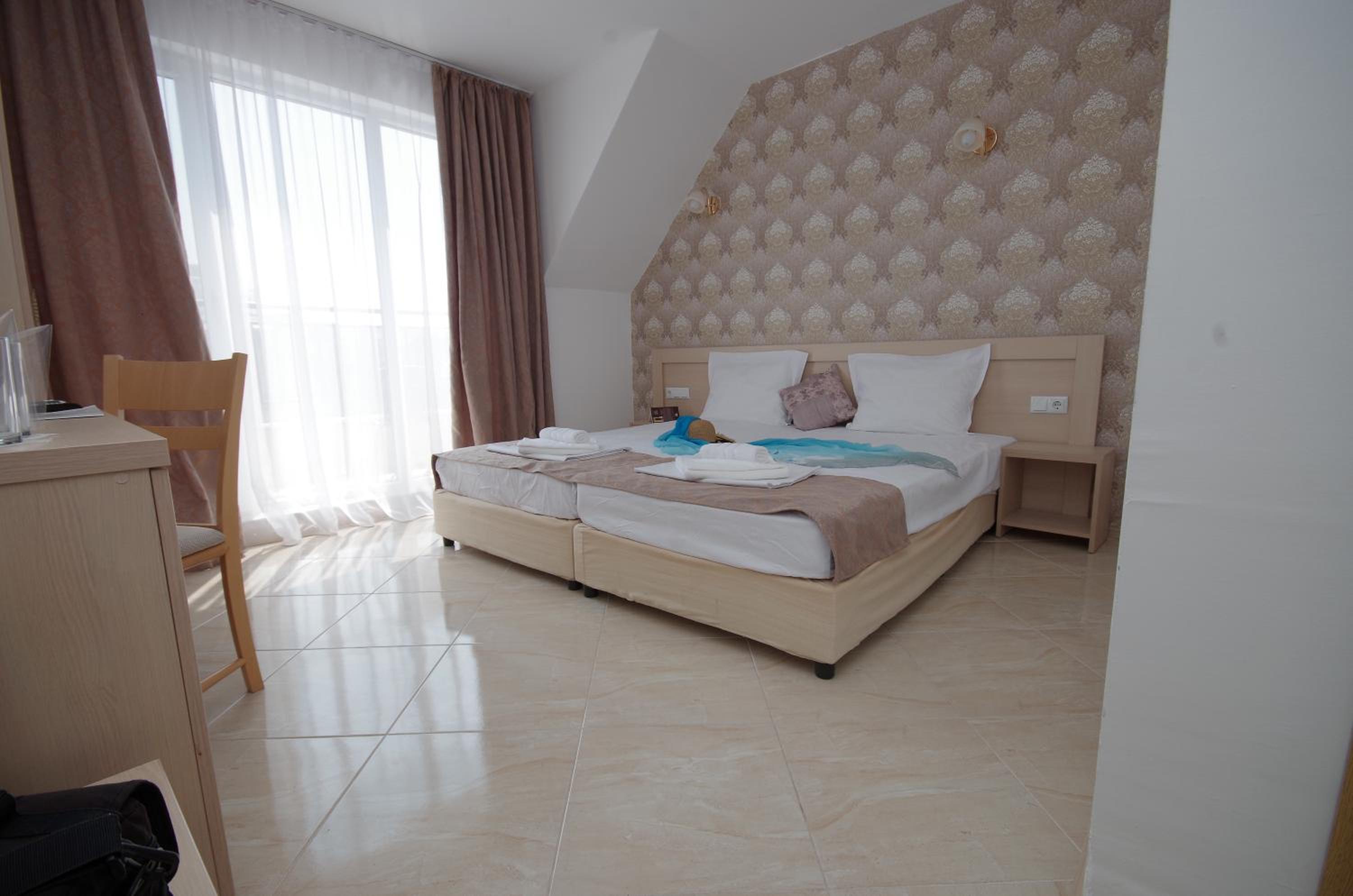 Double or Twin Room photo 3
