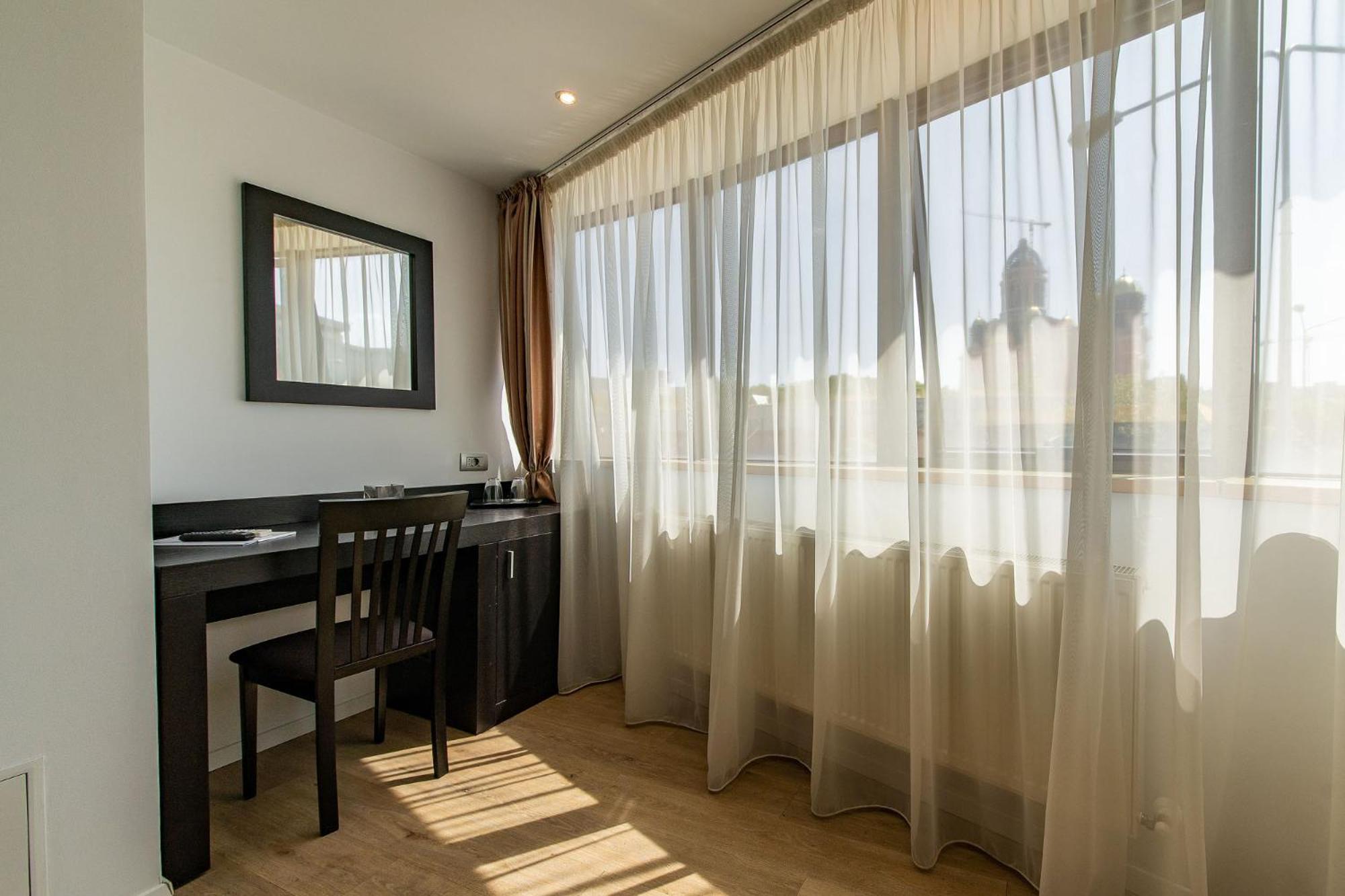 Deluxe Double Room - Photo 7