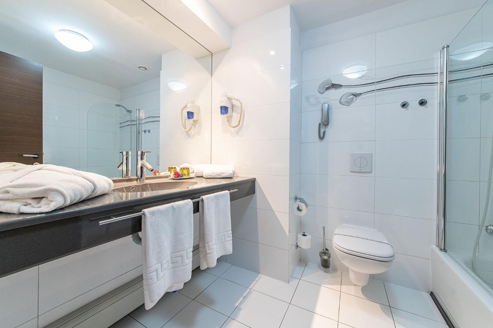 Deluxe Double Room - Photo 8