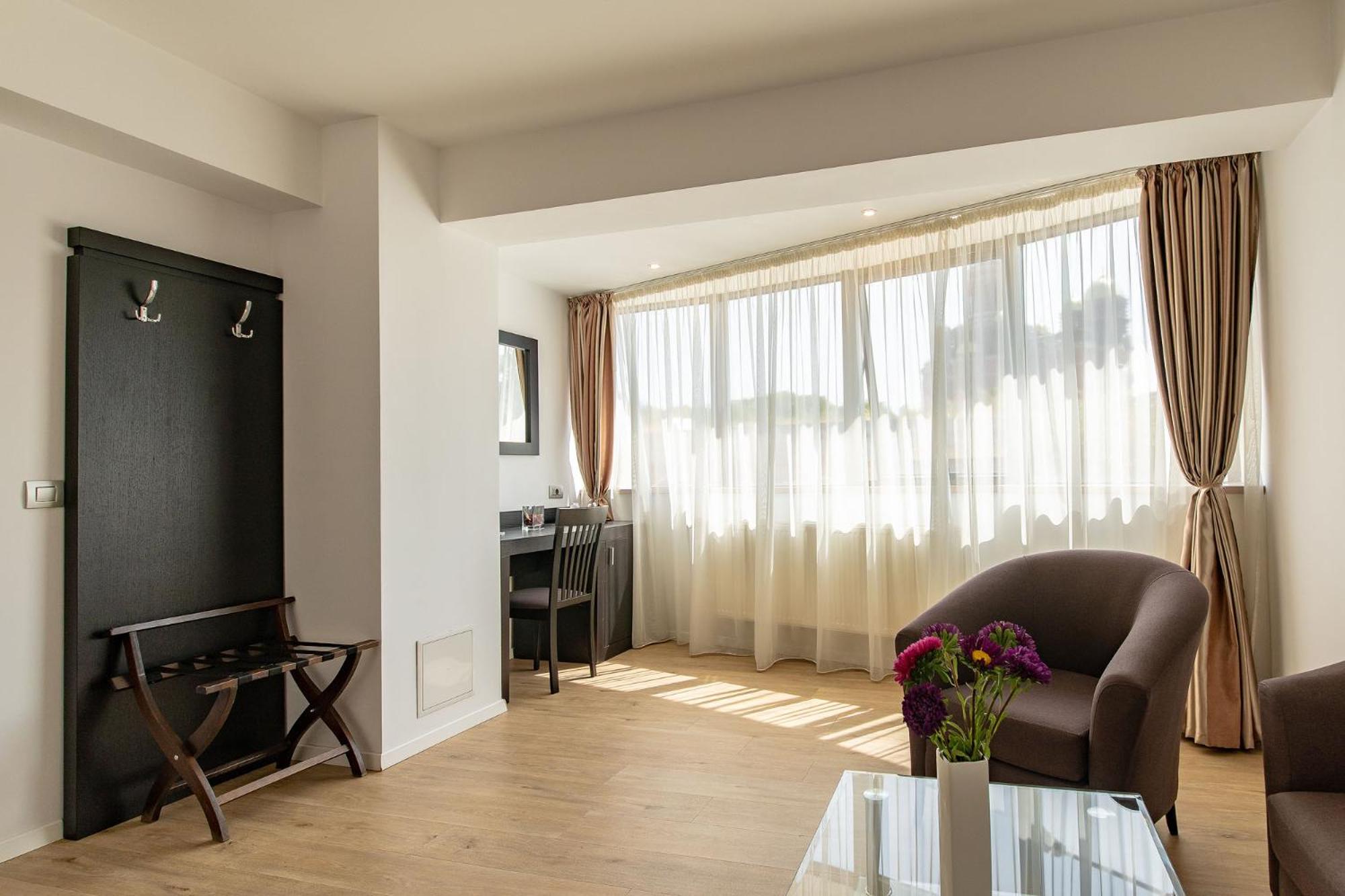 Deluxe Double Room - Photo 6