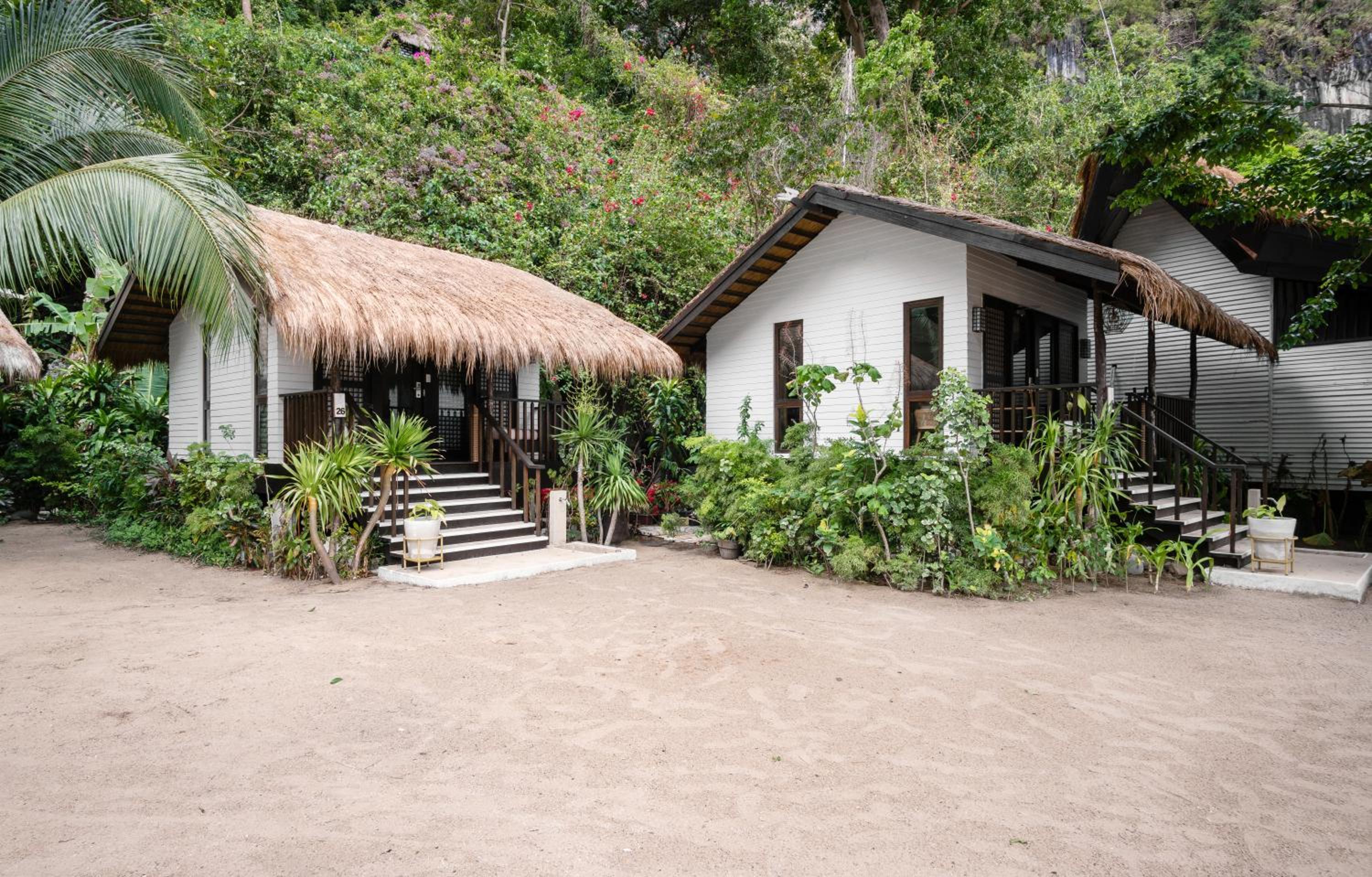 Garden Cottage with Free Roundtrip Lio Airport Transfers