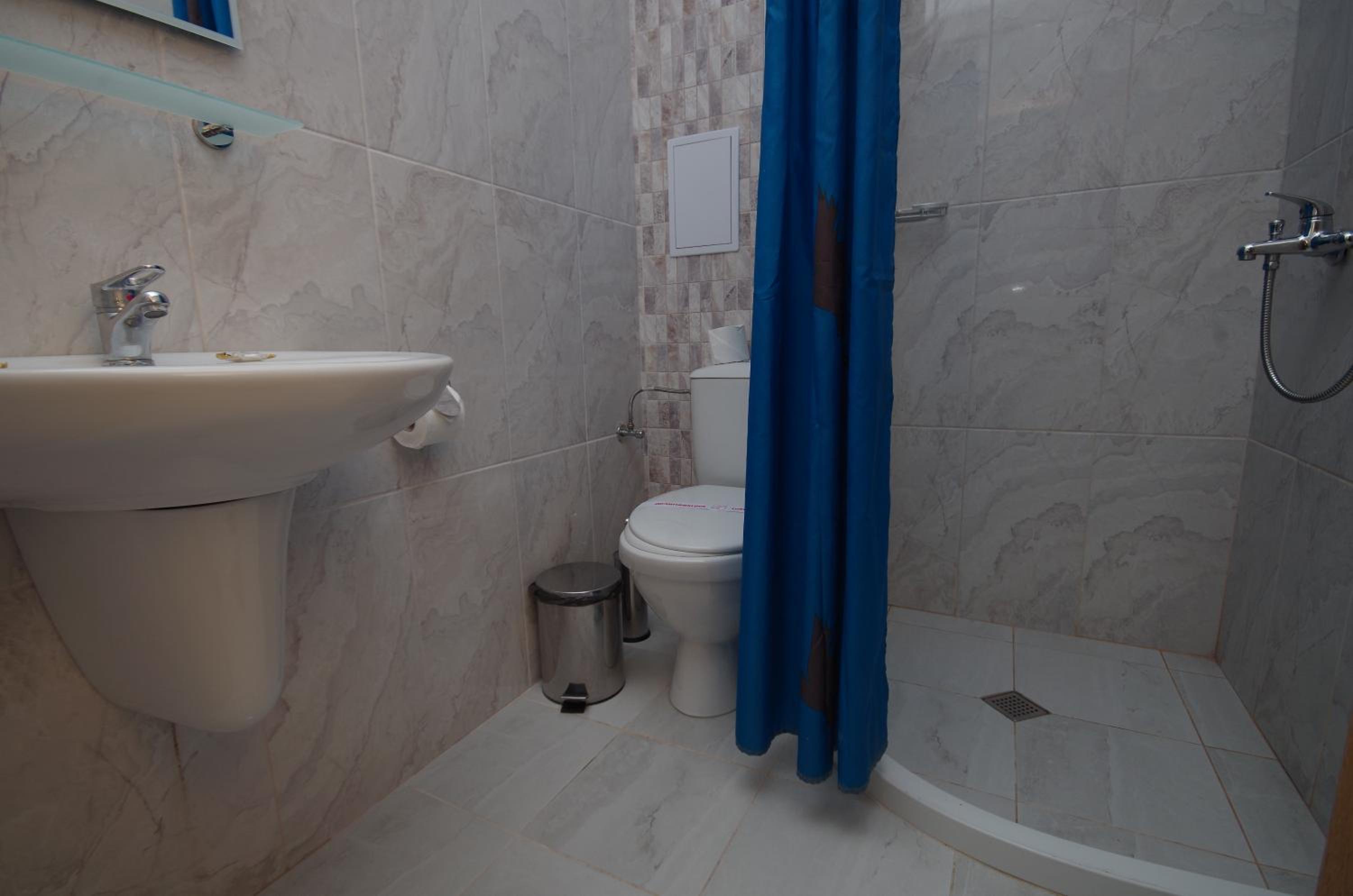 Twin Room (2 Adults + 2 Children) photo 2