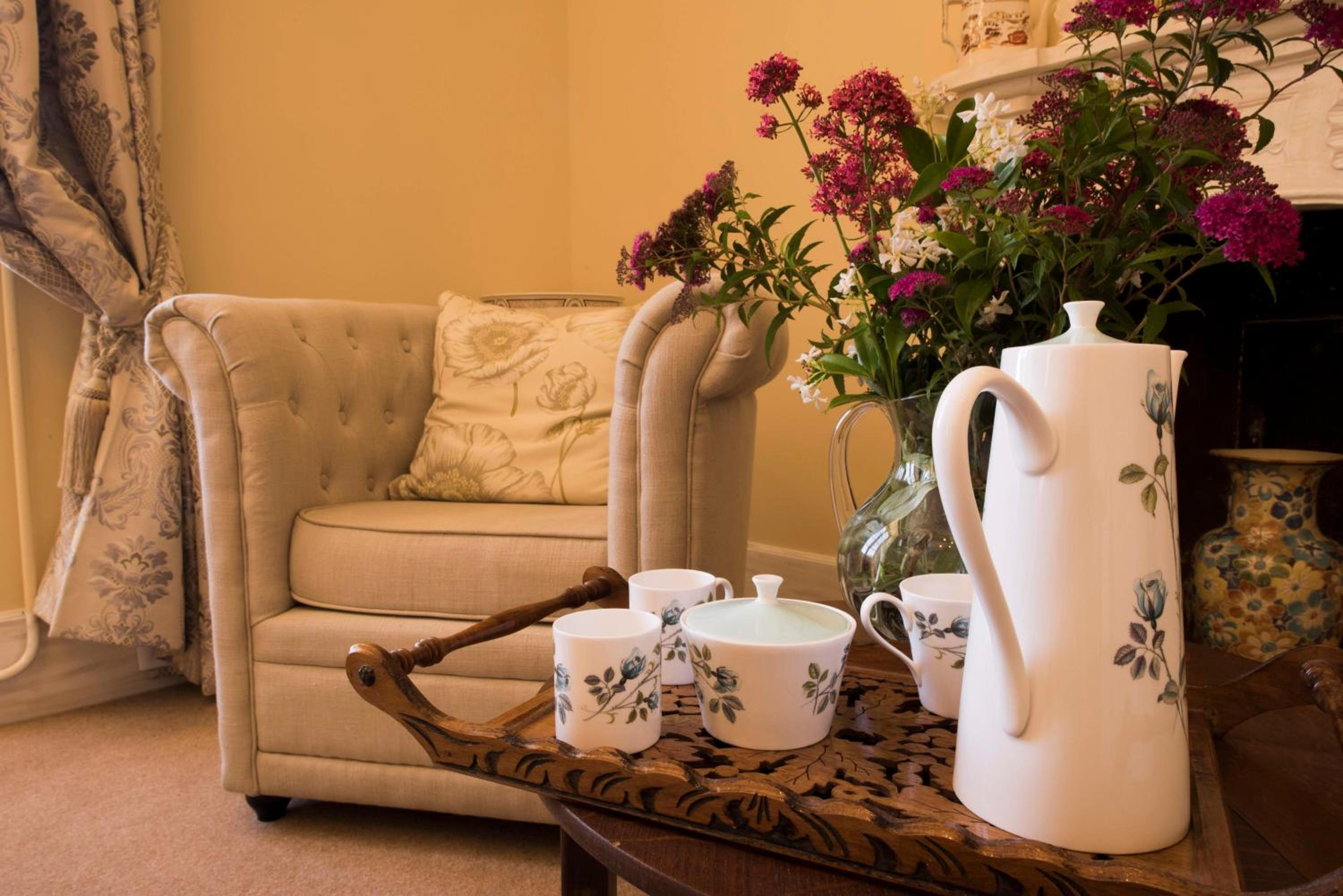 Queen Room with Garden View - Photo 2