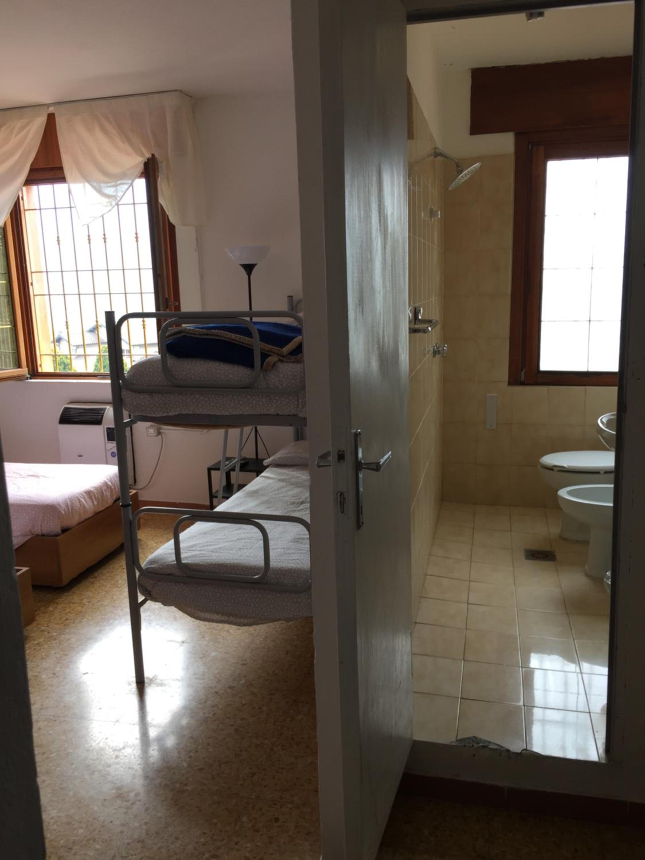 Bed in 6-Bed Mixed Dormitory Room photo 1