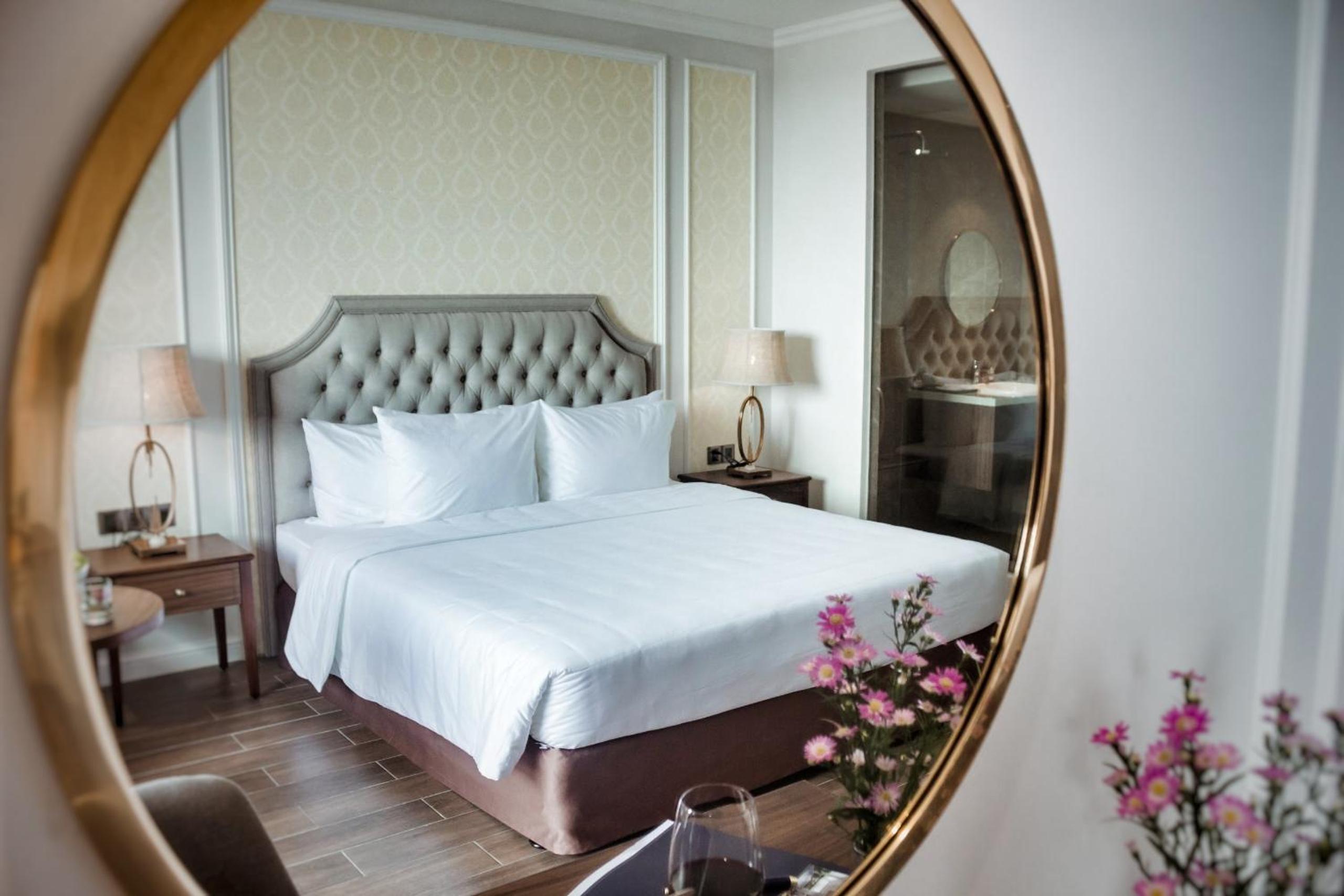 Superior Twin Room with City View - Photo 4