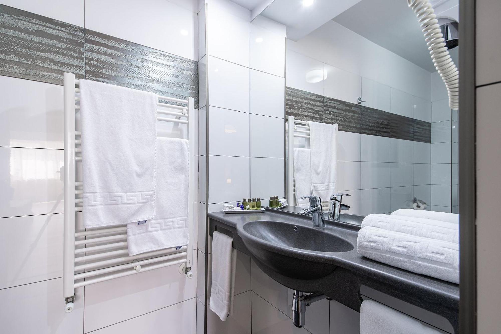 Deluxe Twin Room - Photo 8