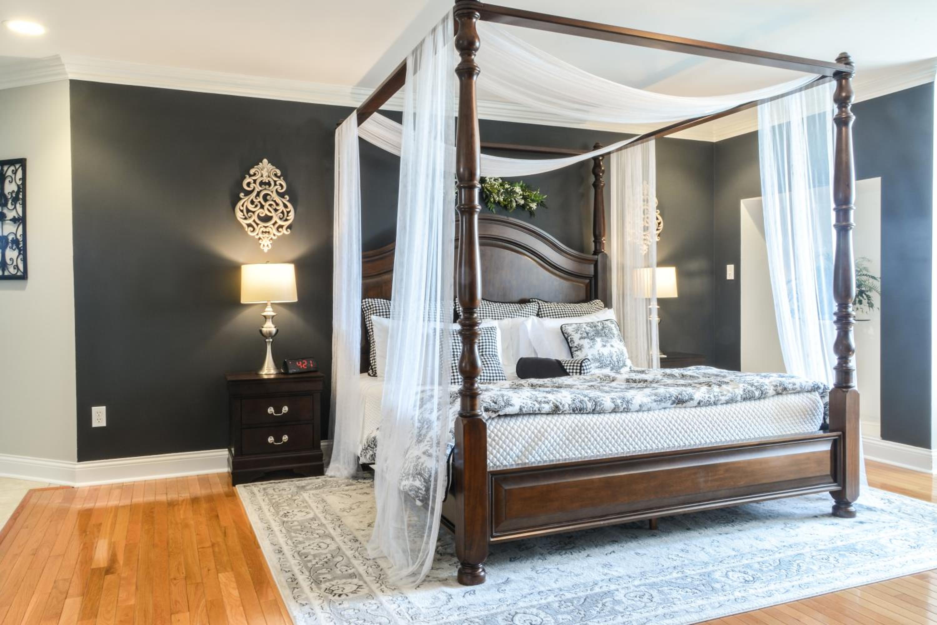 Deluxe King Suite - Photo 2