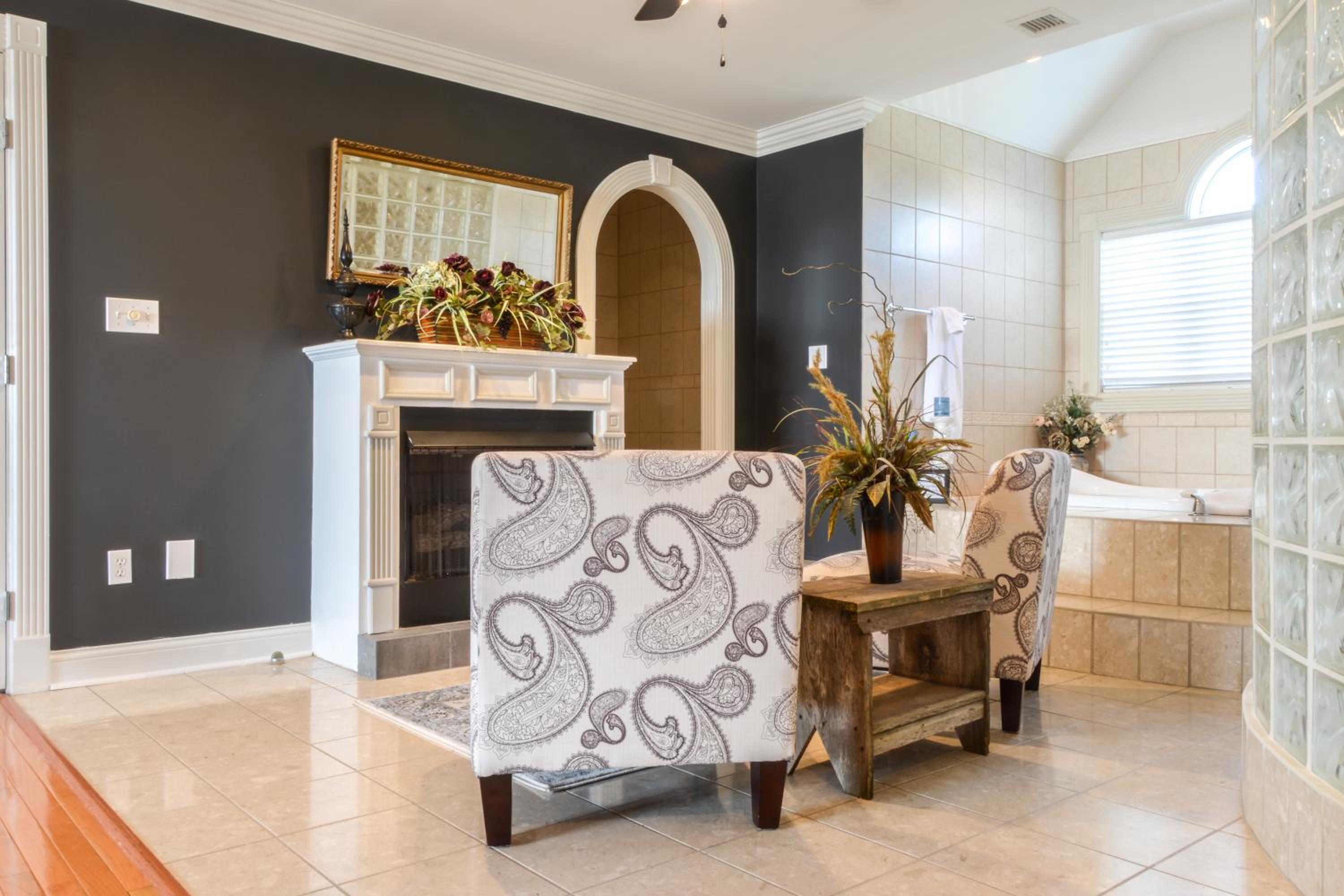 Deluxe King Suite - Photo 3