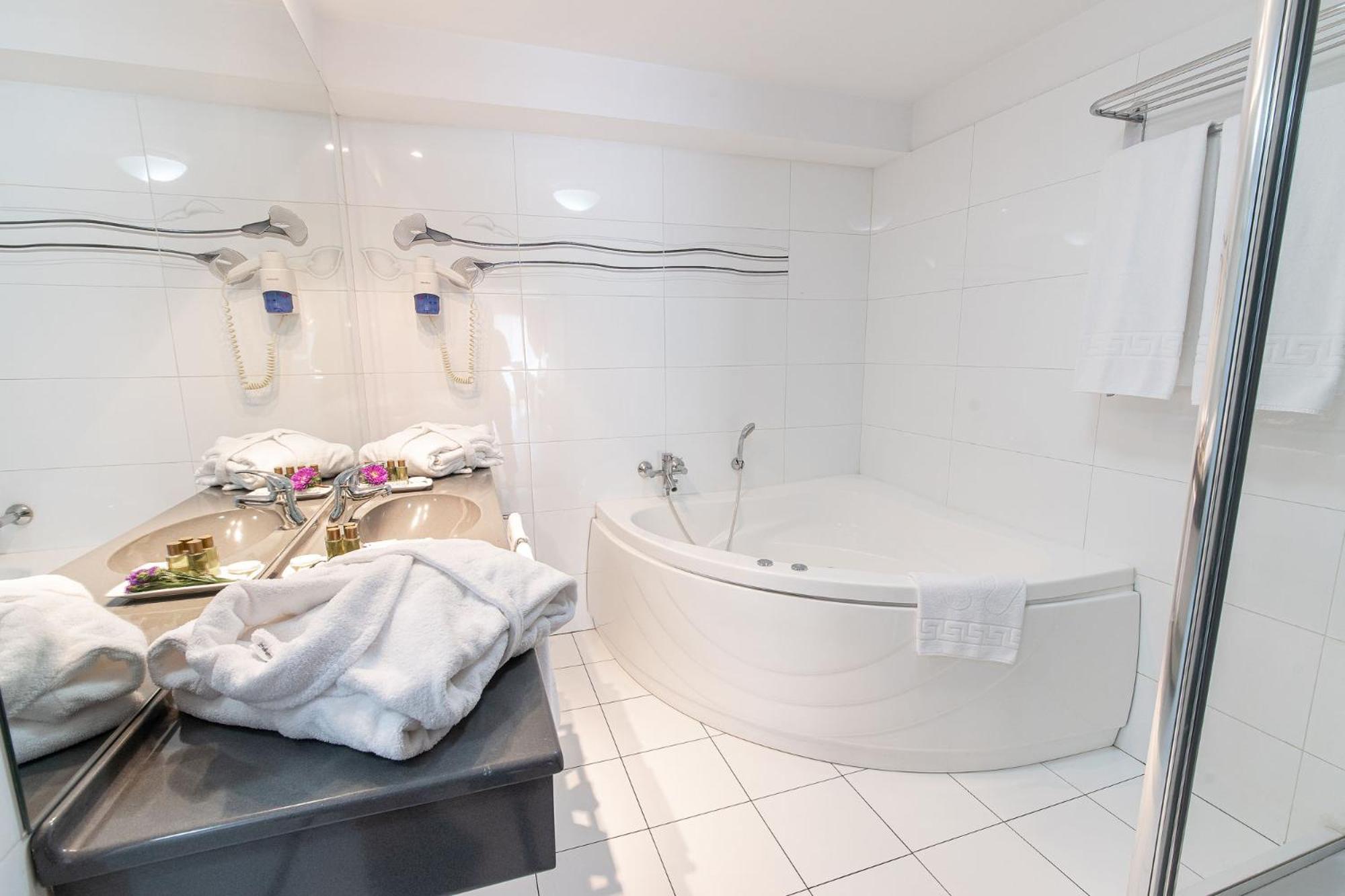 Executive Suite with Spa Bath - Photo 6