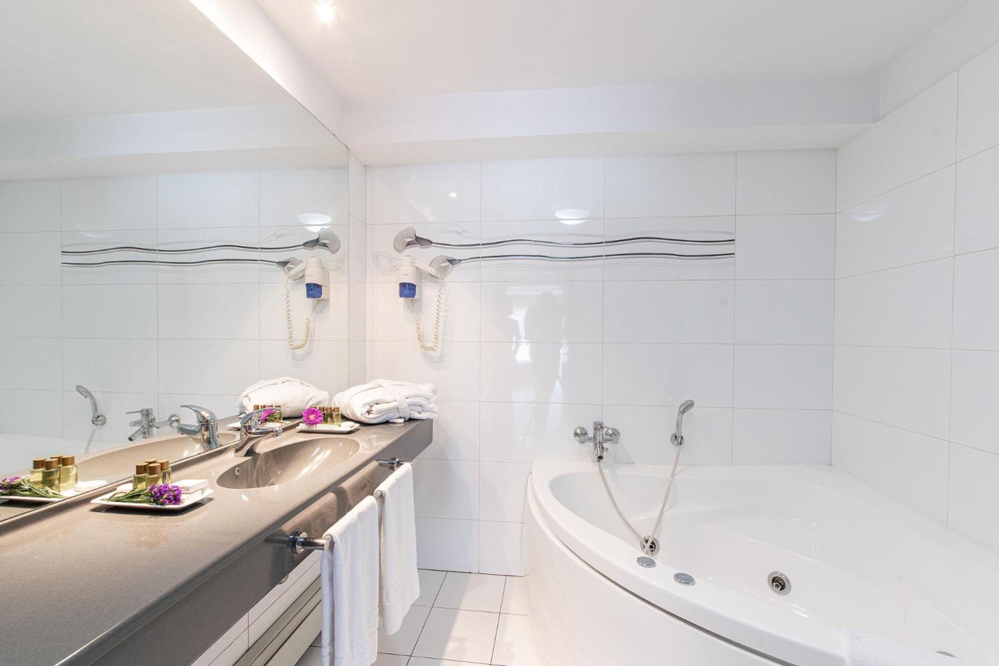 Executive Suite with Spa Bath - Photo 7
