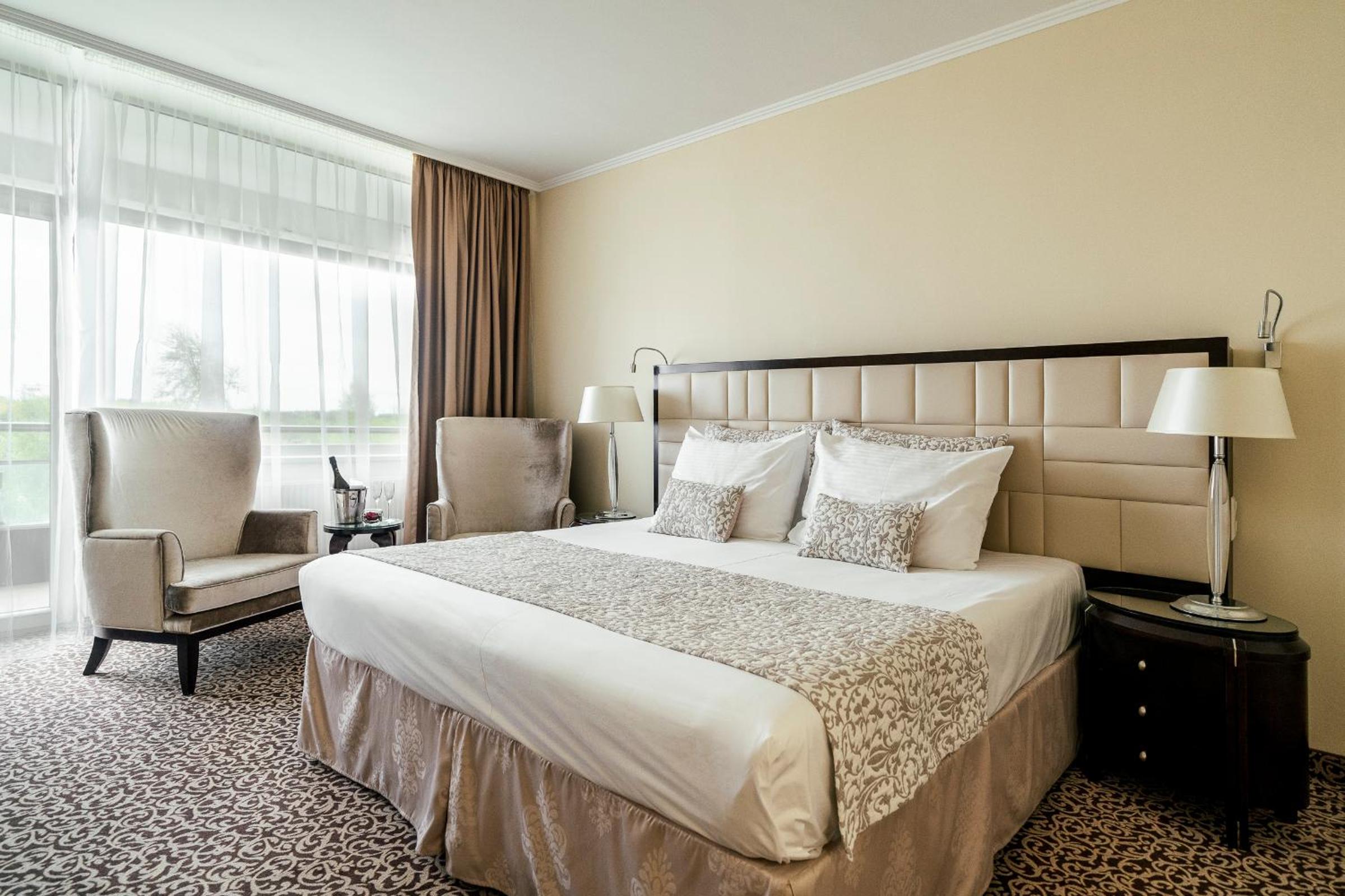 Deluxe Double or Twin Room with Partial Sea View and Wellness Spa Access