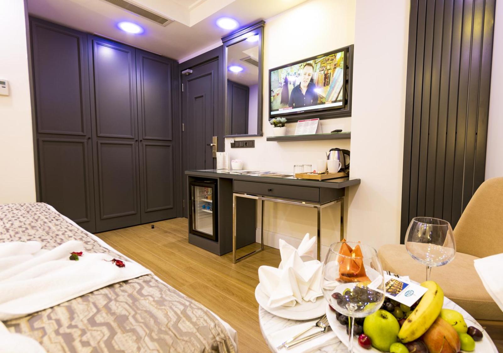Budget Double Room thumbnail 5