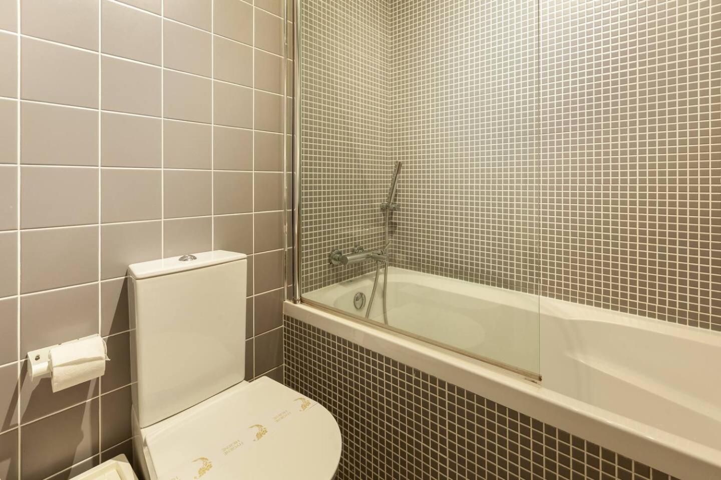 Three-Bedroom House photo 3