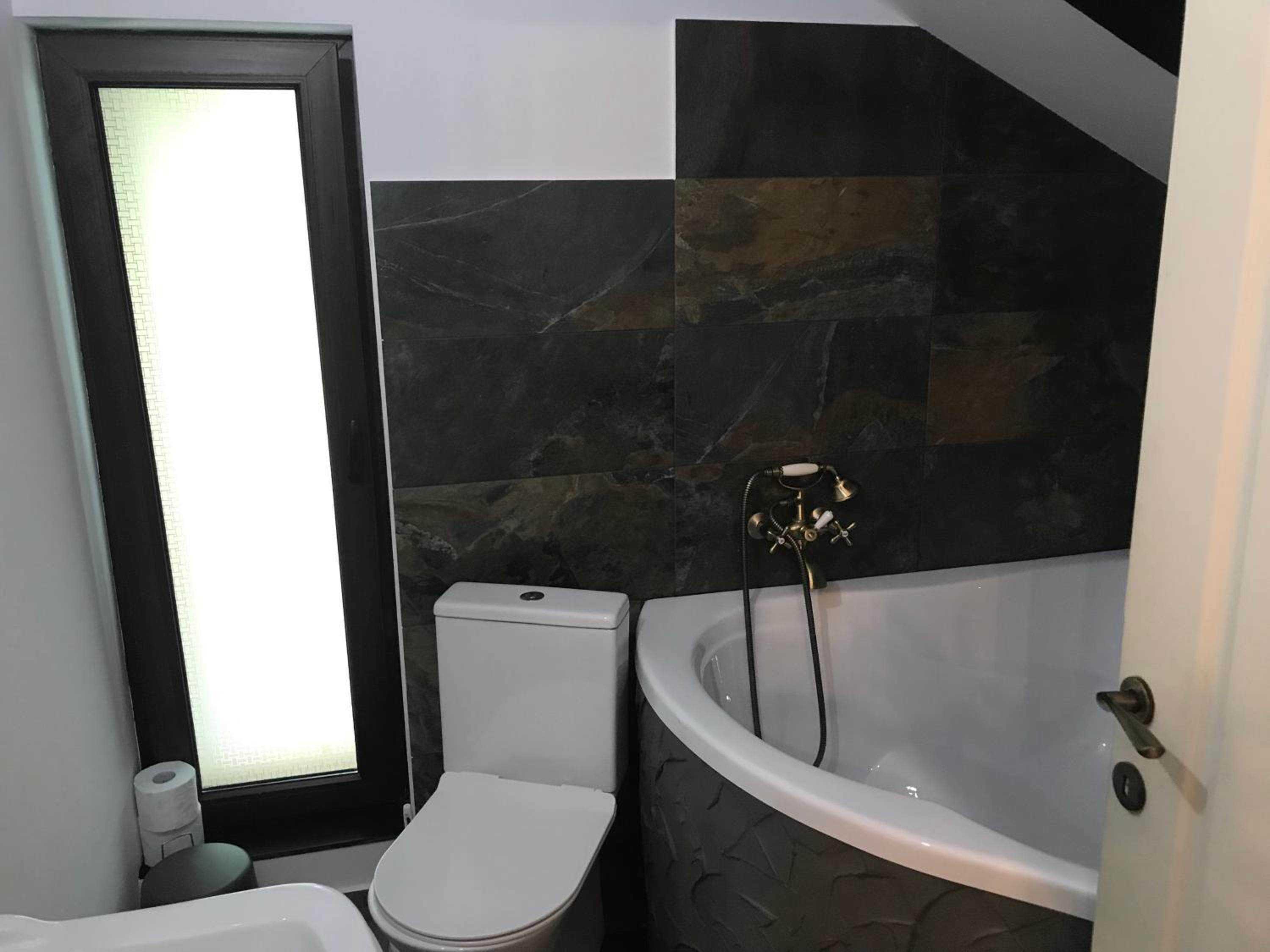 Deluxe King Room - Photo 5