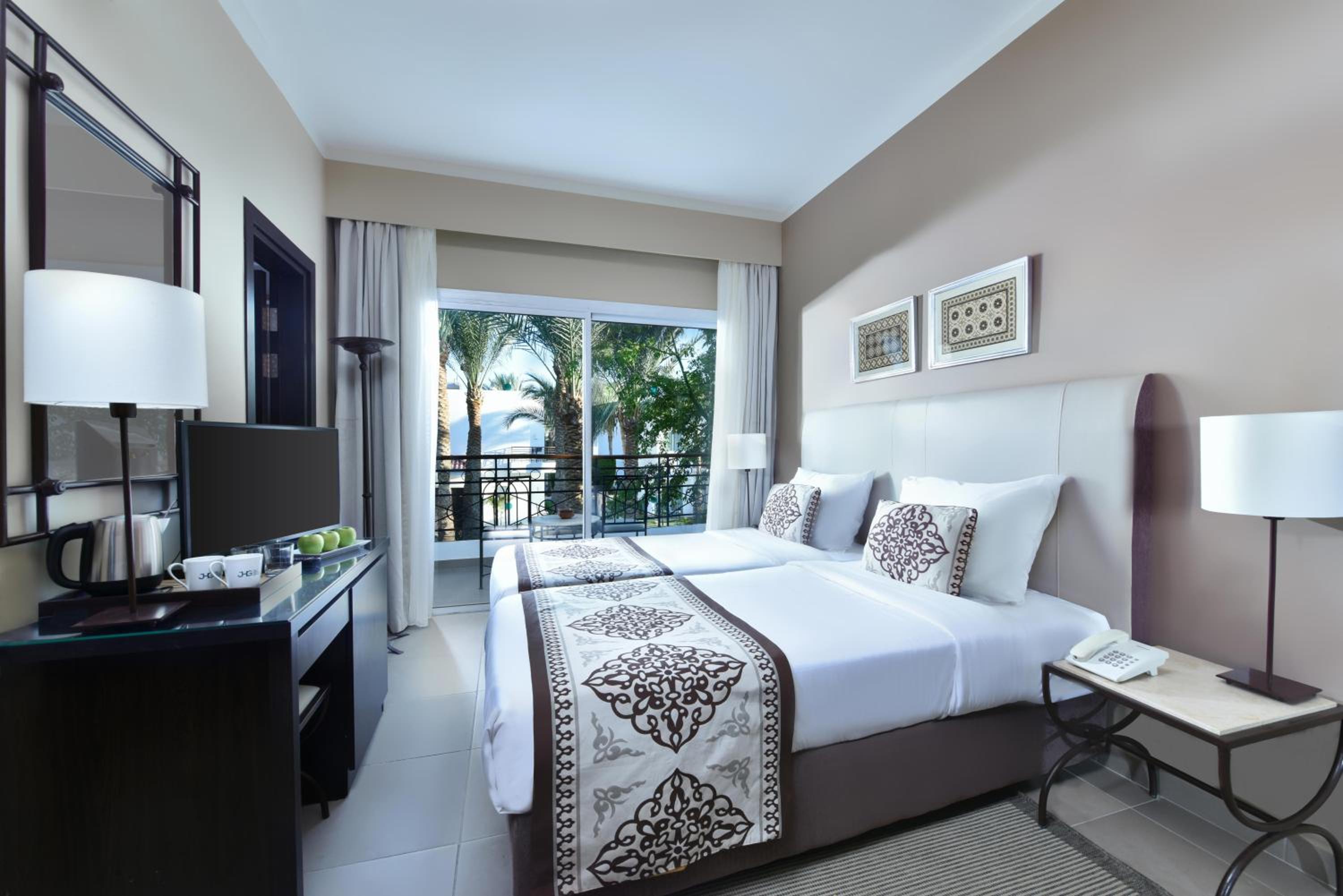 Standard Queen or Twin Bed Garden View