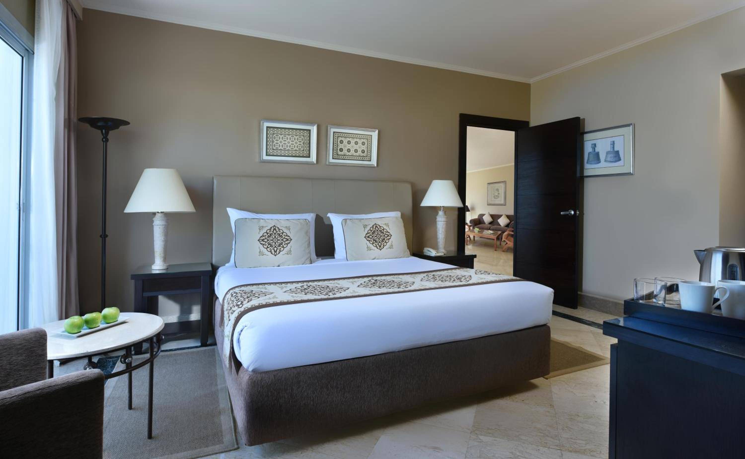 Junior Suite Queen Bed Sea View
