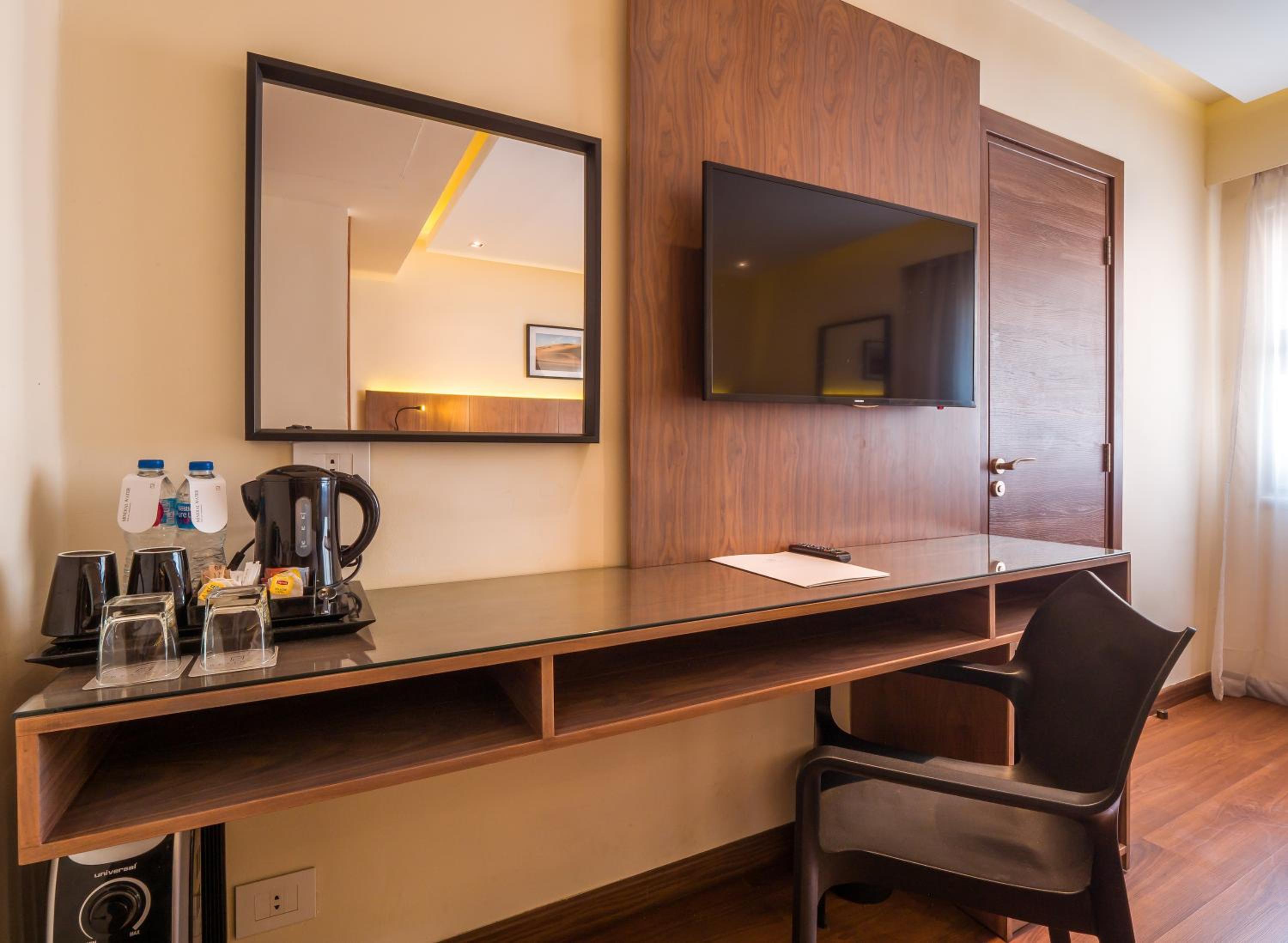 Superior Double or Twin Room thumbnail 6
