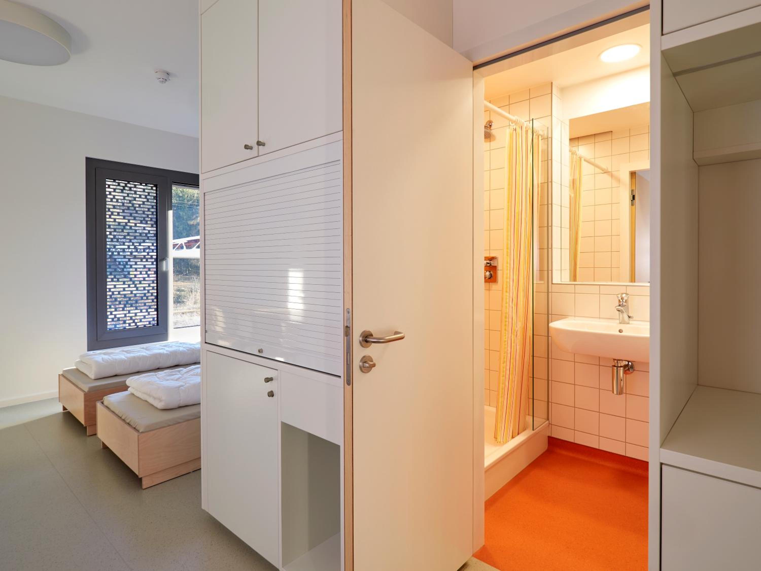 Standard Twin Room - Photo 6
