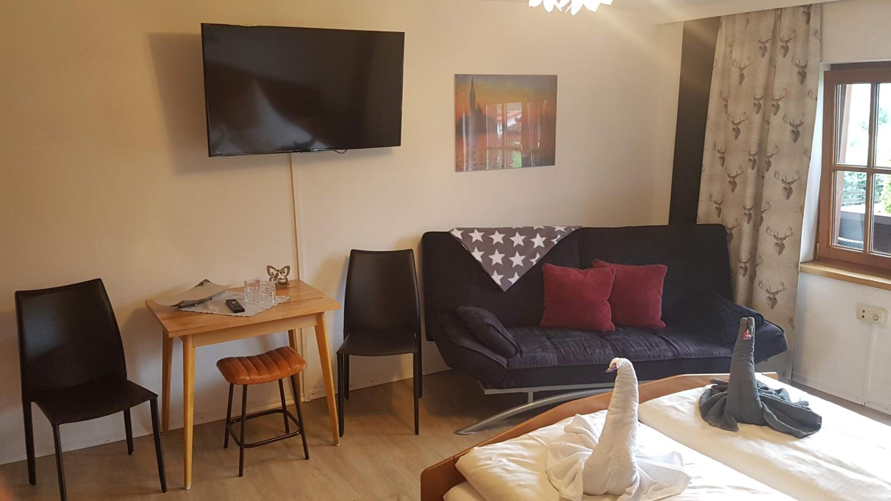 Double Room with Private Bathroom and Balcony photo 1