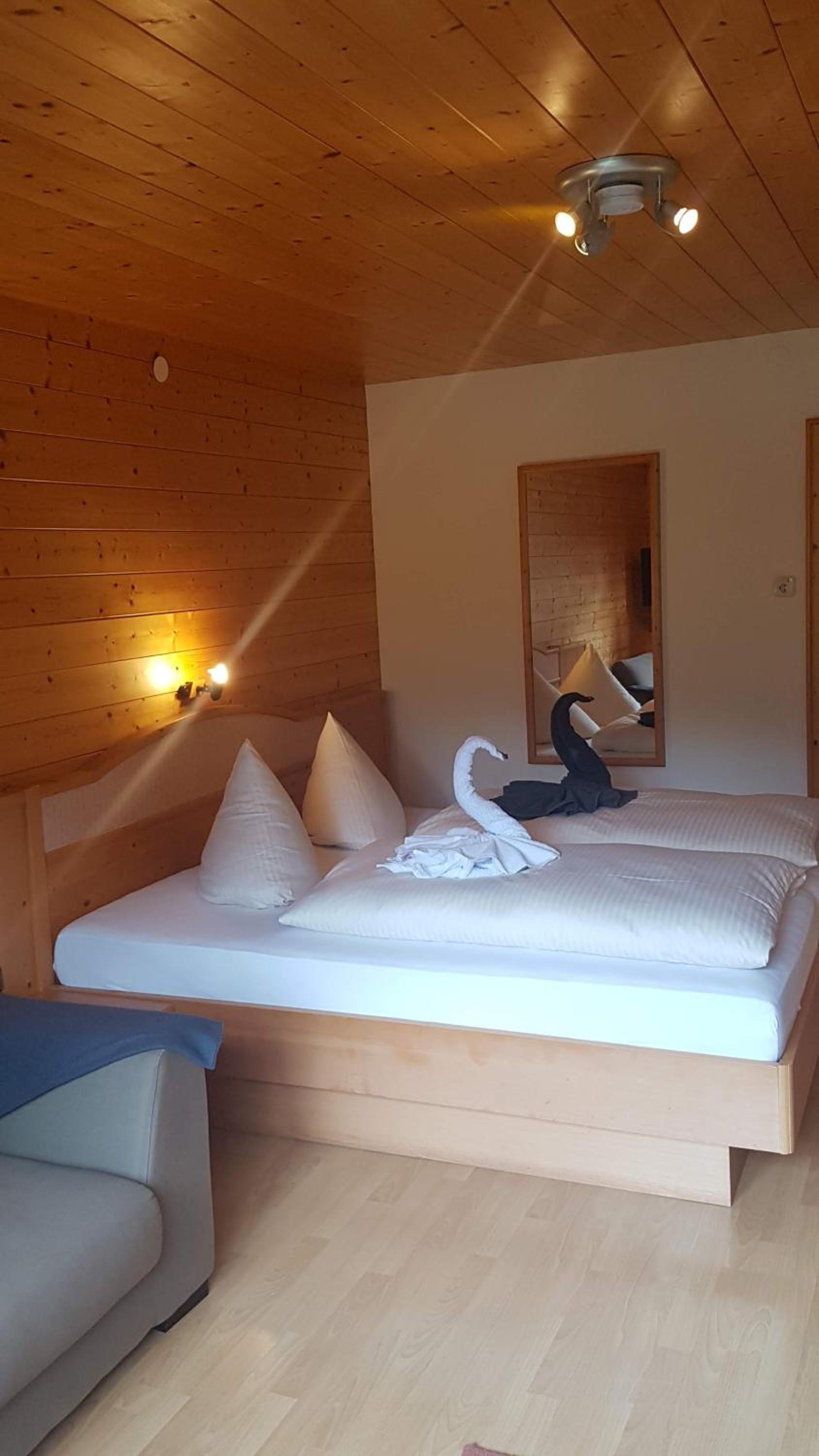 Double Room with Private Bathroom and Balcony photo 2