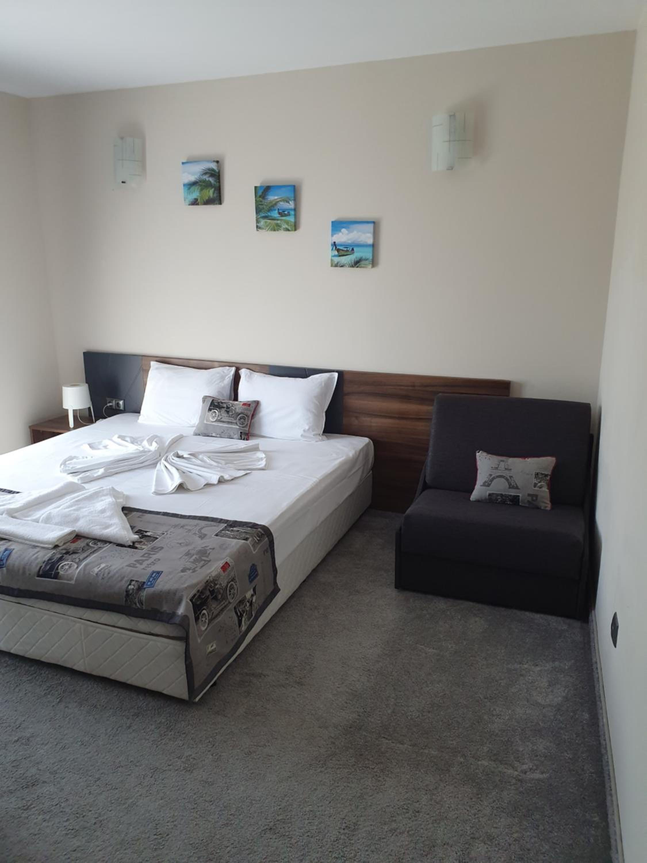 Double or Twin Room with Garden View - Photo 2