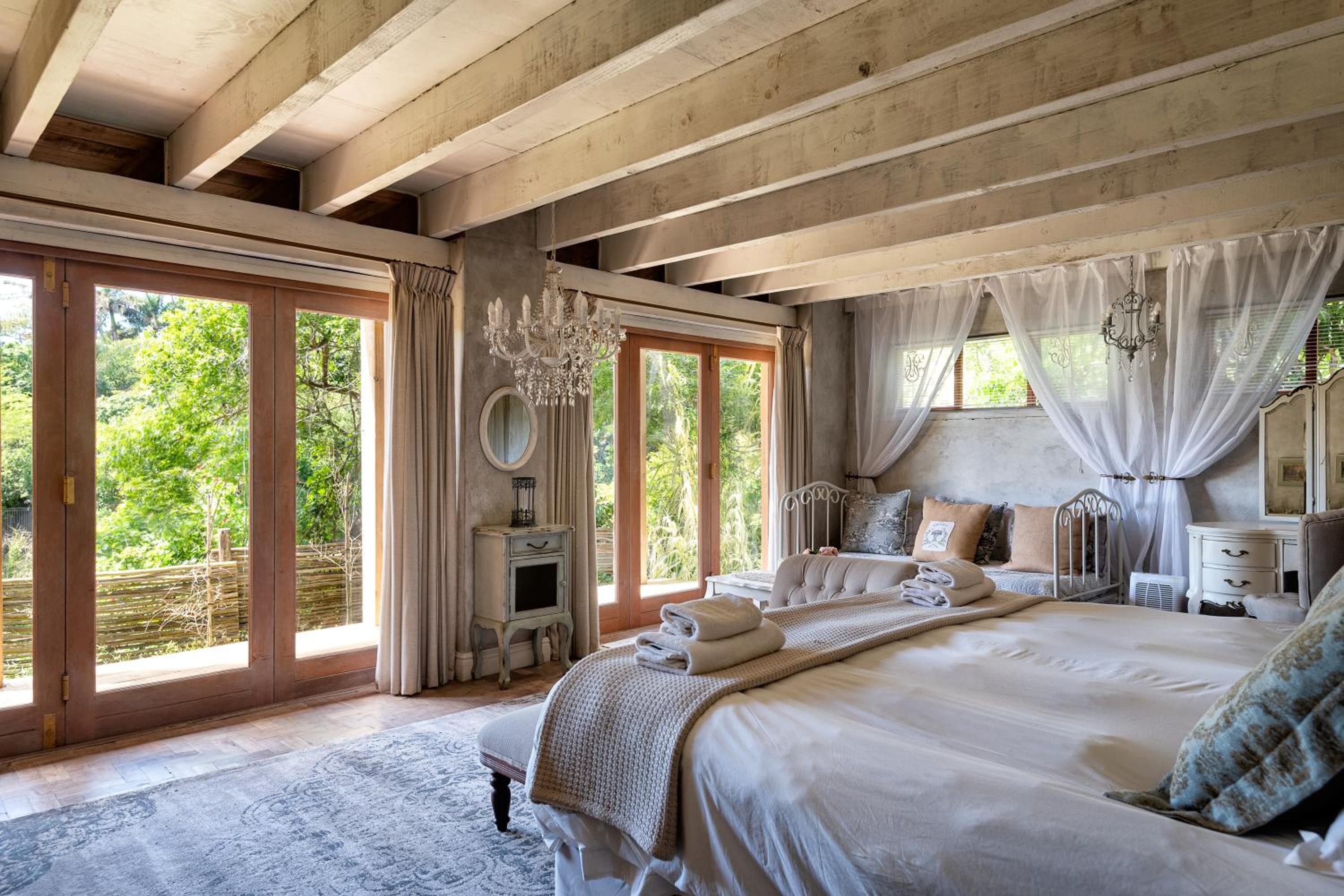 Superior Suite - Photo 16