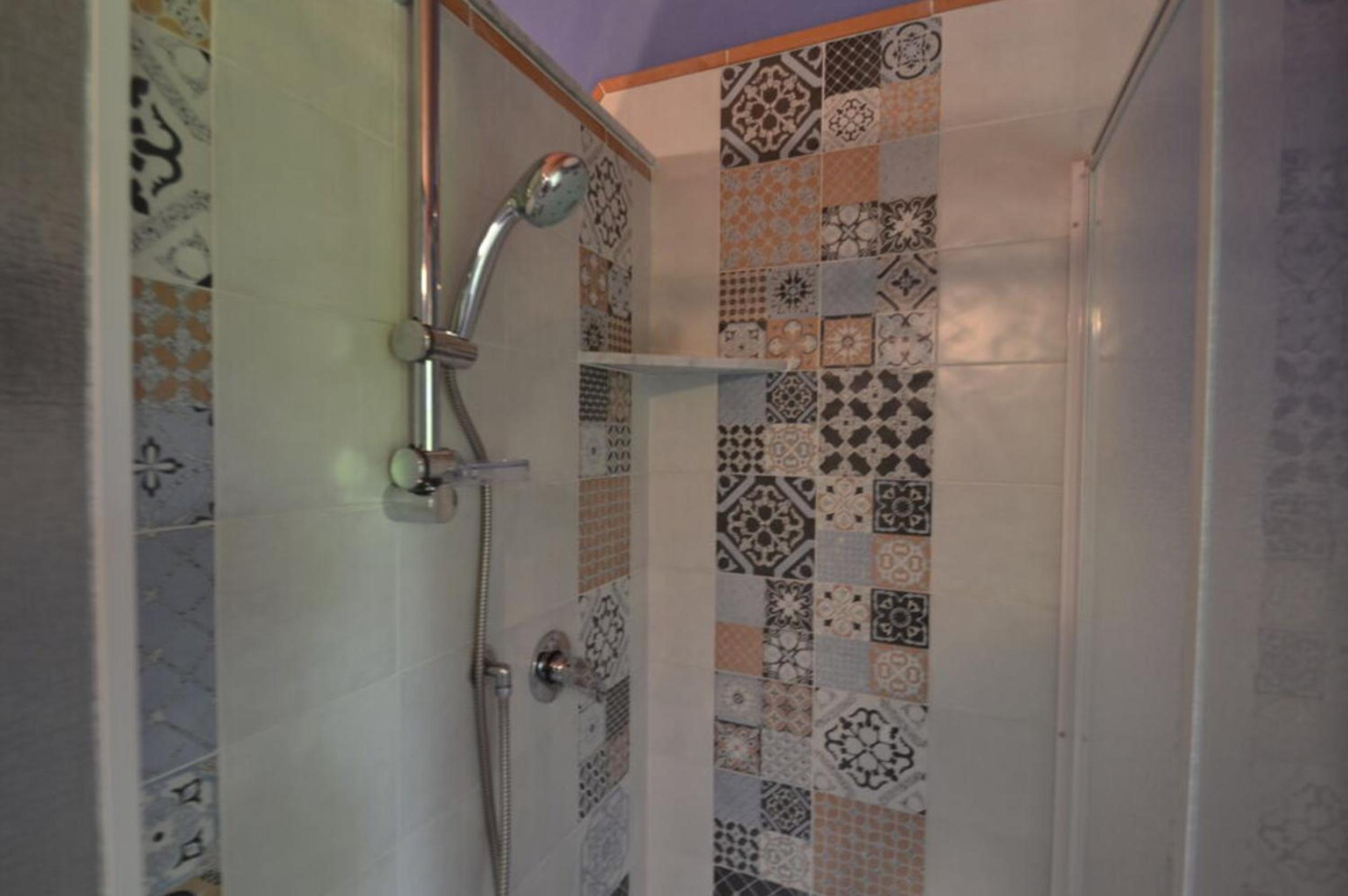 Two-Bedroom Apartment (6 Adults) - Photo 2