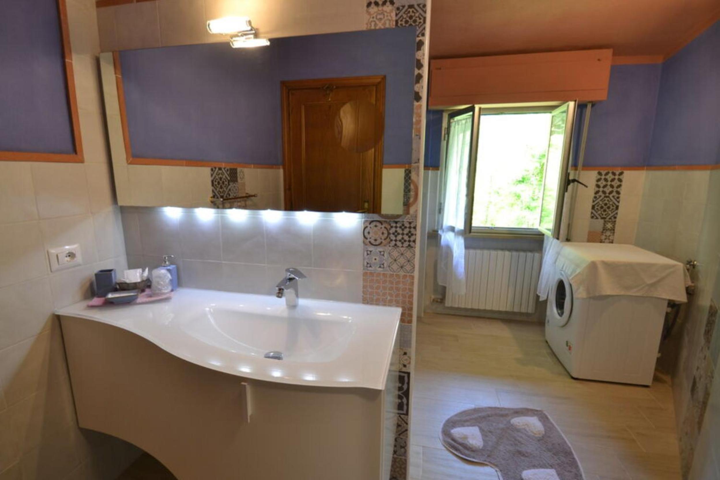 Two-Bedroom Apartment (6 Adults) - Photo 3