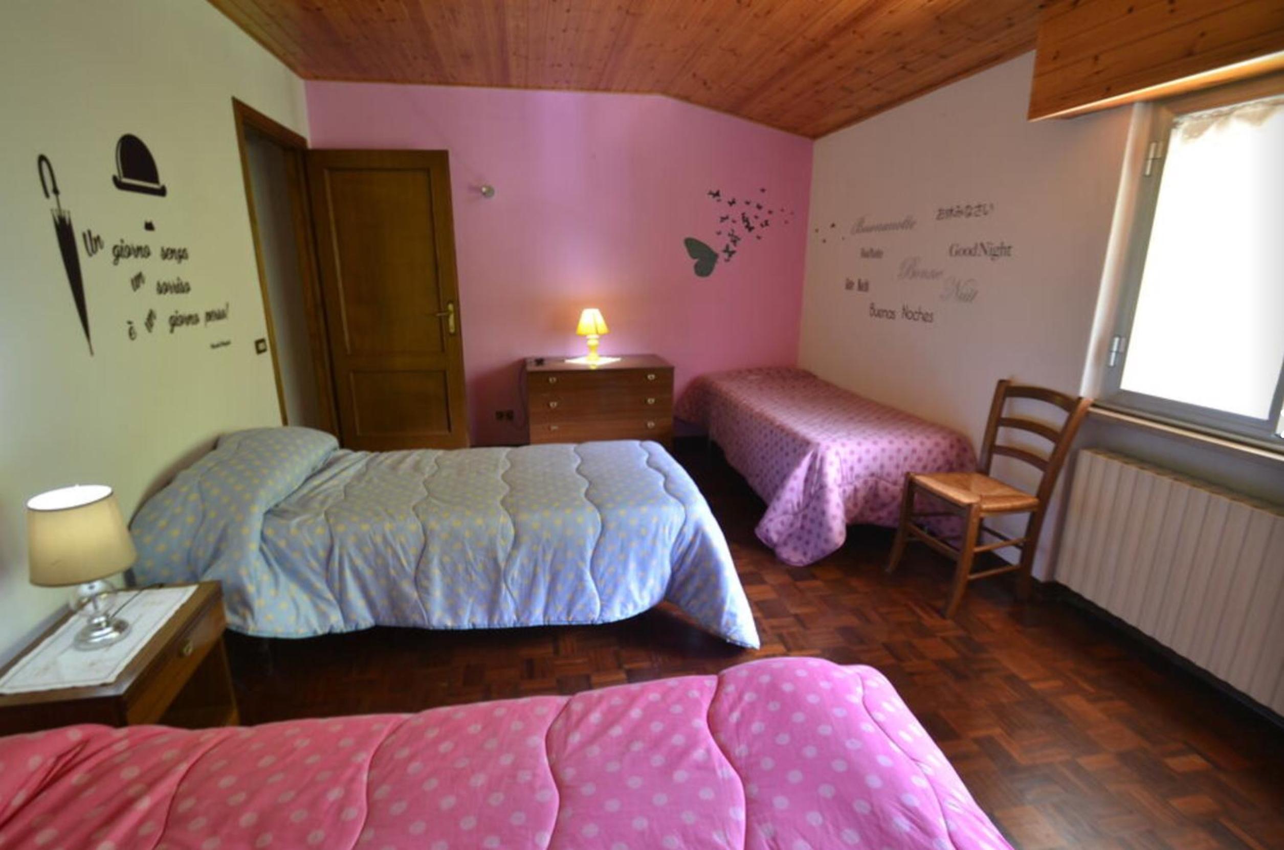 Two-Bedroom Apartment (6 Adults) - Photo 8