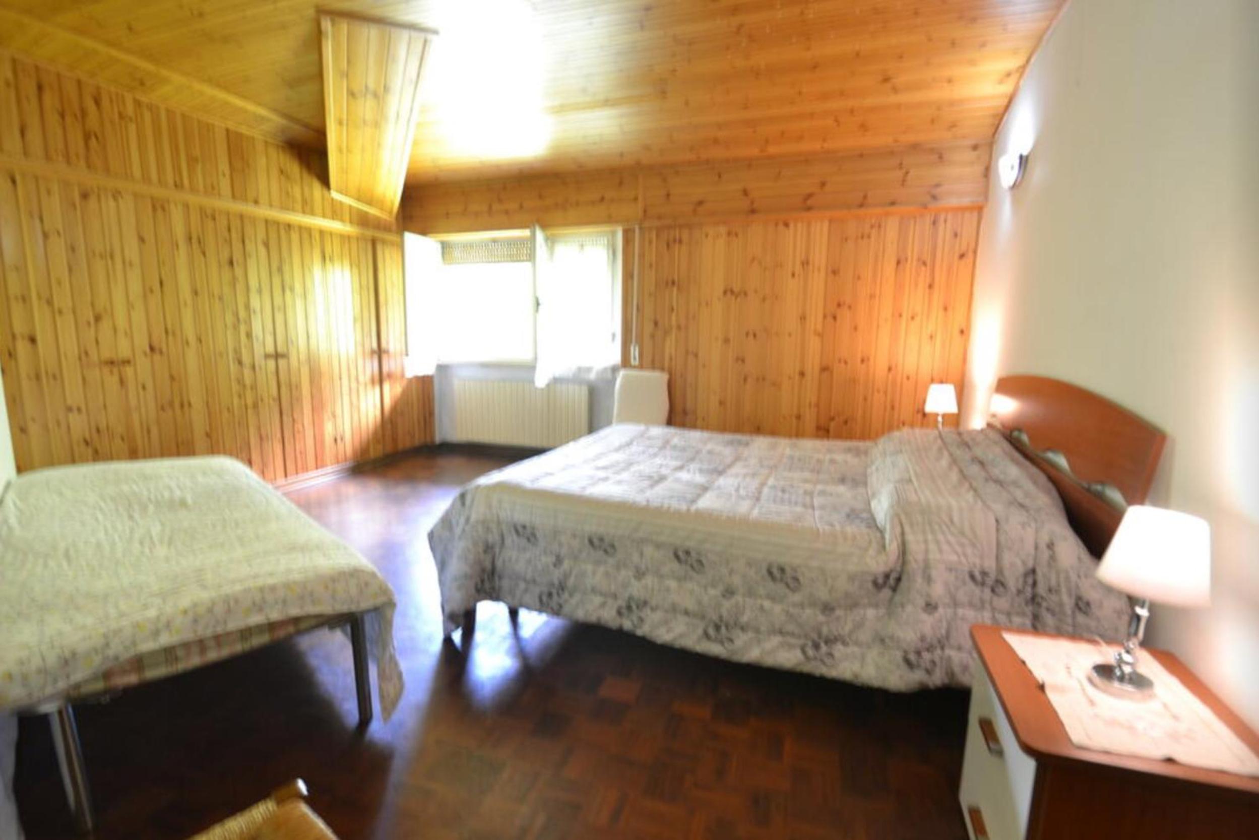 Two-Bedroom Apartment (6 Adults) - Photo 9