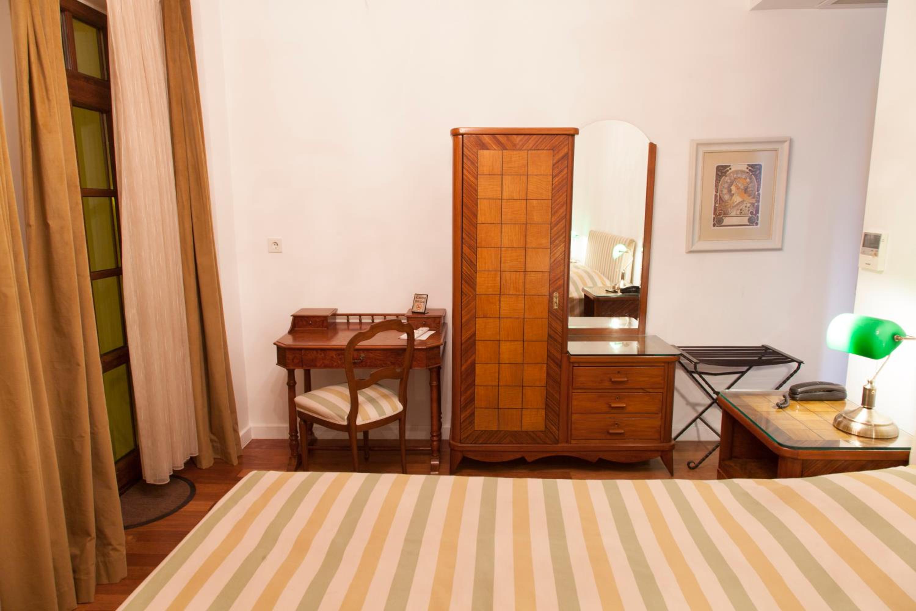 Antique Standard Double photo 1