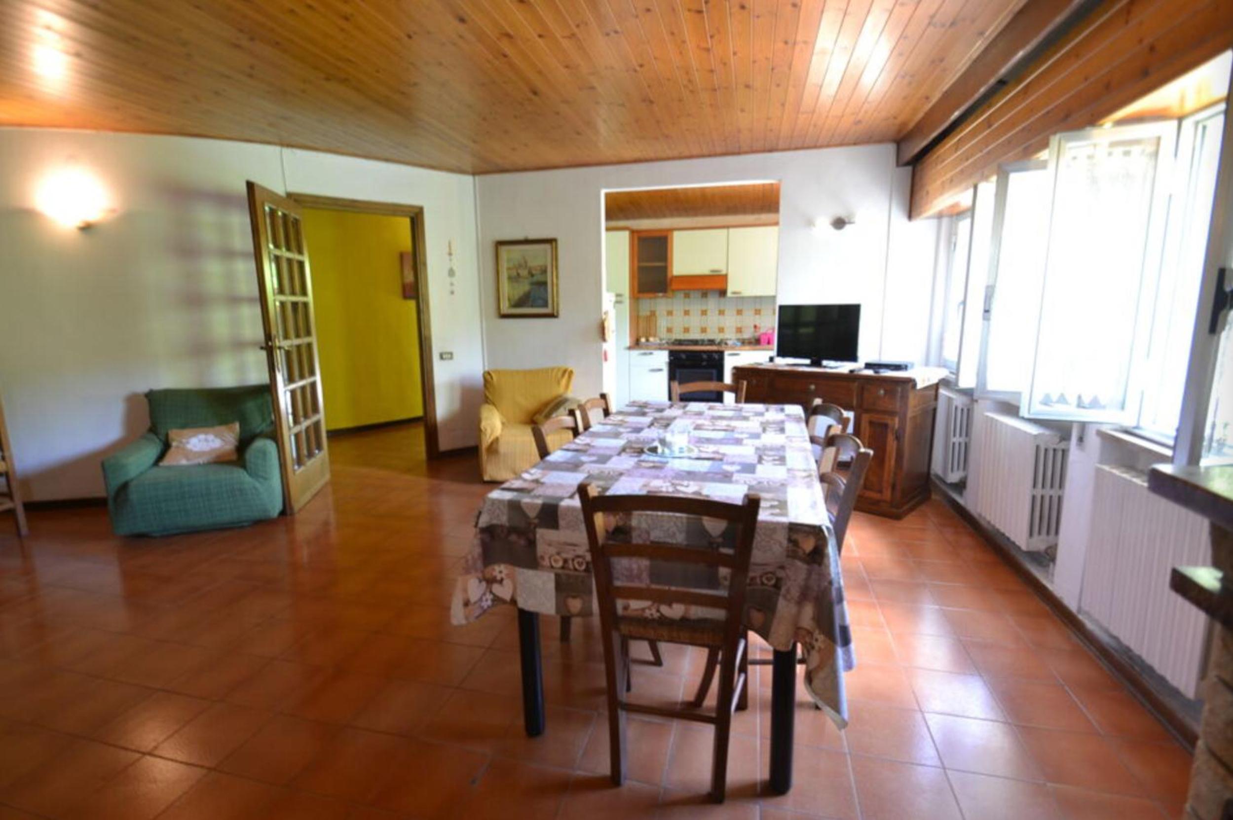 Two-Bedroom Apartment (6 Adults) - Photo 10