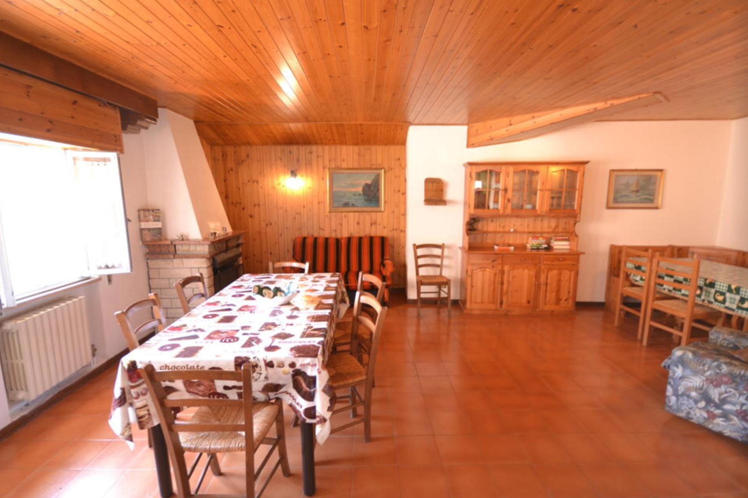 Two-Bedroom Apartment (6 Adults) - Photo 4