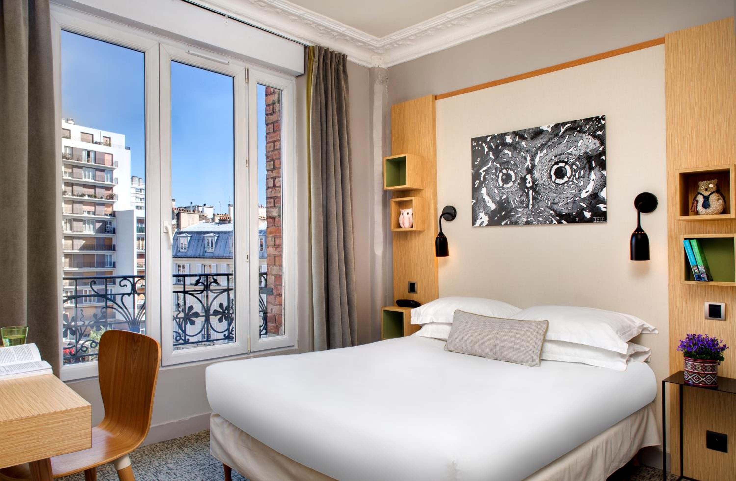 Standard Double Room thumbnail 5