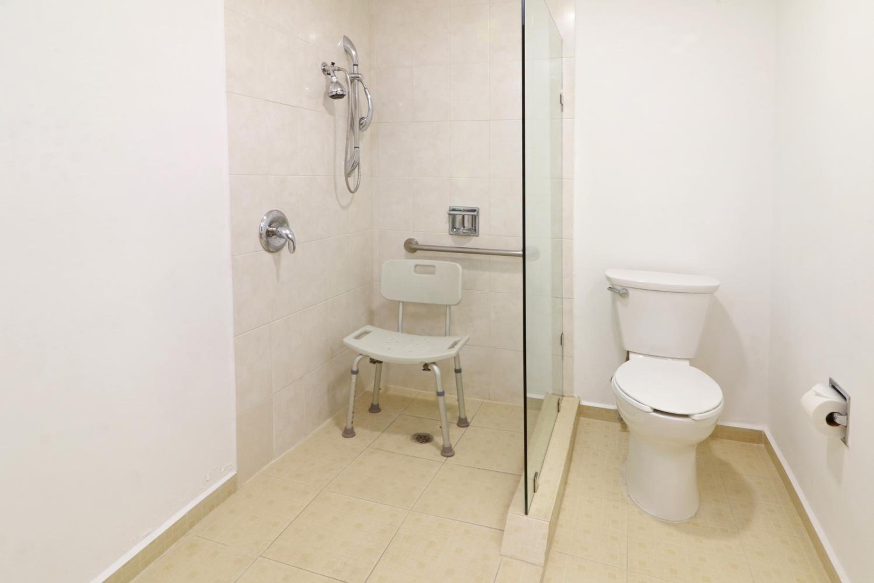 King Room - Mobility Access/Non-Smoking - Photo 6