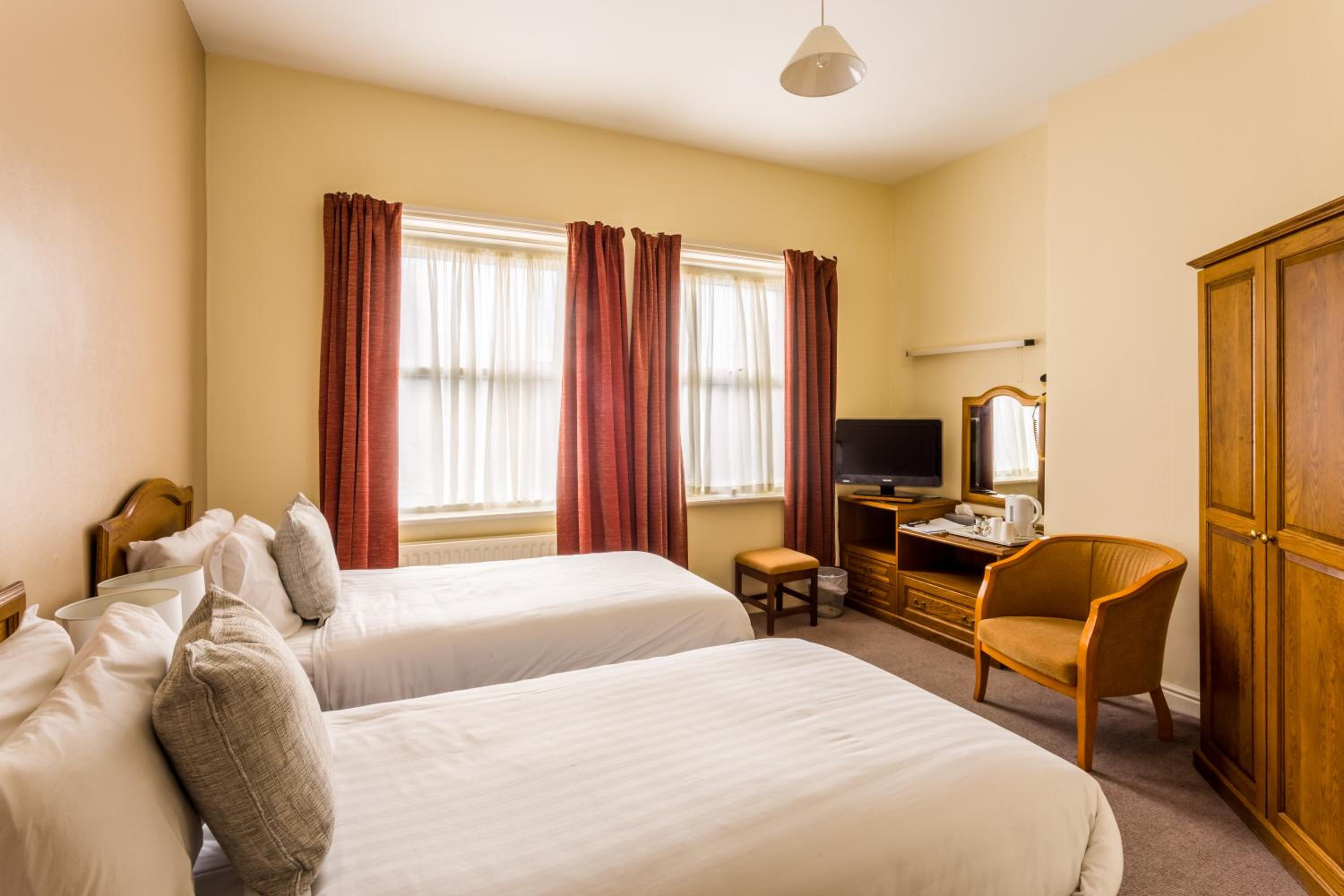 Twin Room - Photo 2