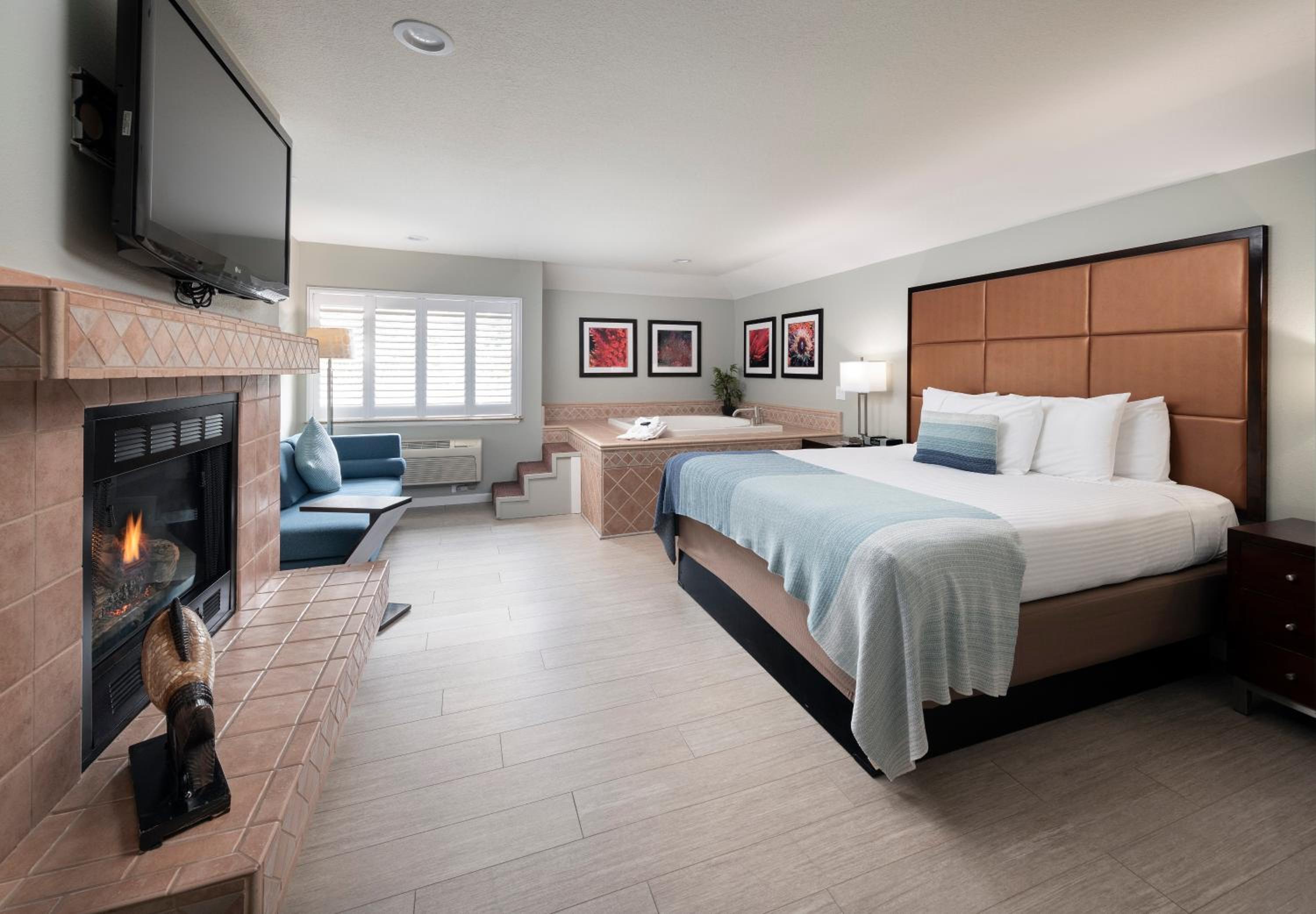 King Suite with Spa Bath - Photo 1