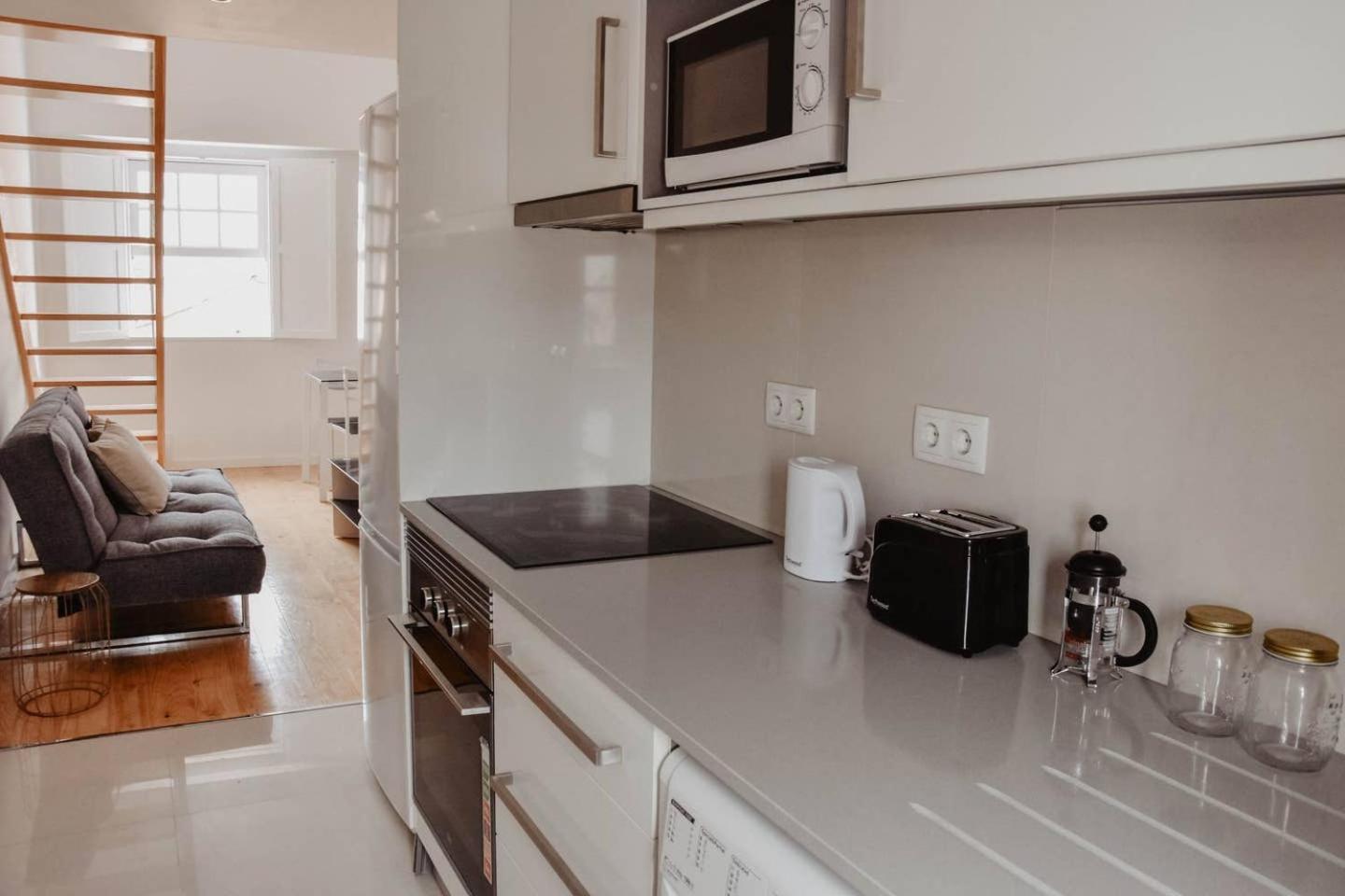 One-Bedroom Apartment - Photo 2