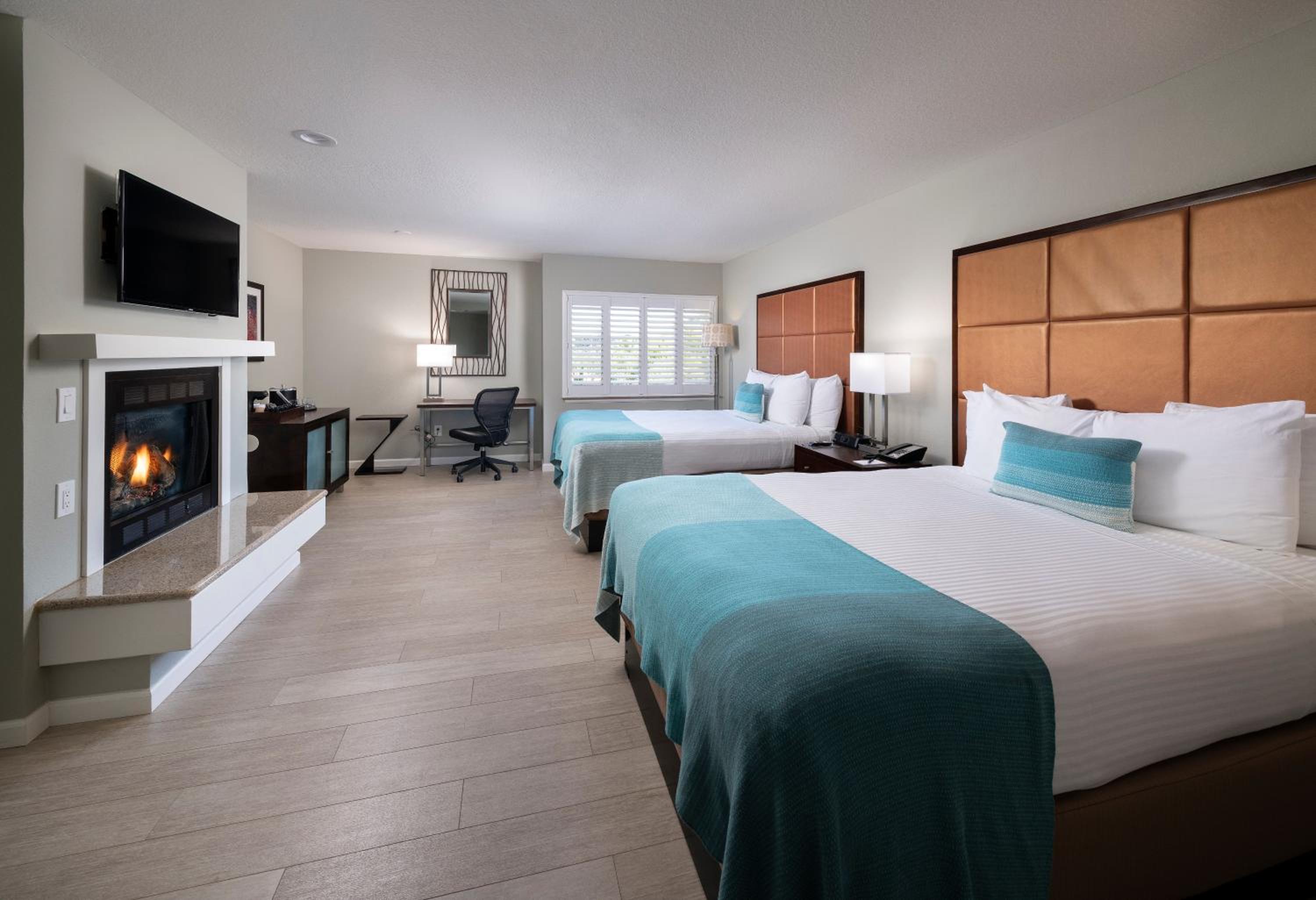 Executive Queen Room with Two Queen Beds - Photo 5