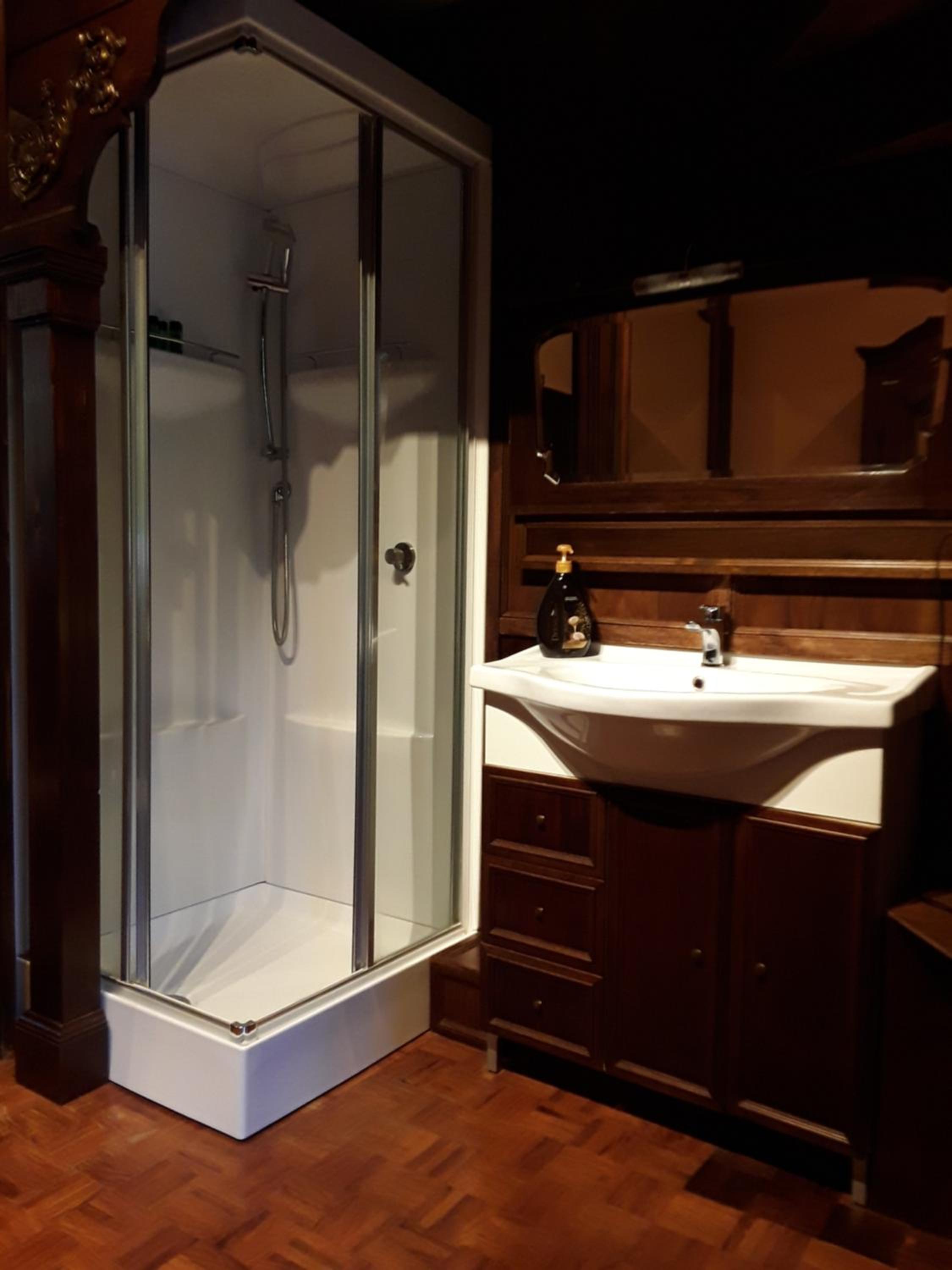 Double Room with Private Bathroom photo 2