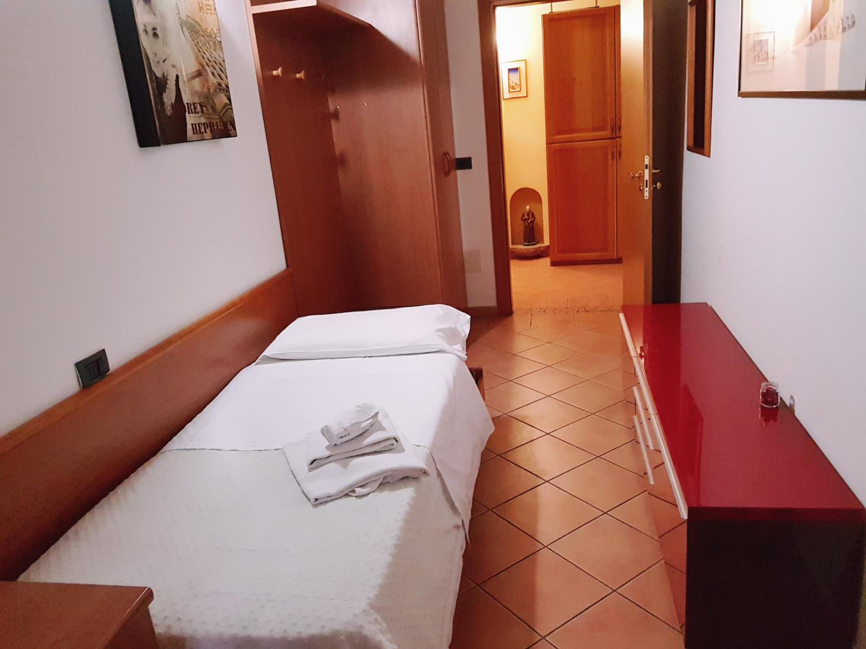 Single Room photo 2