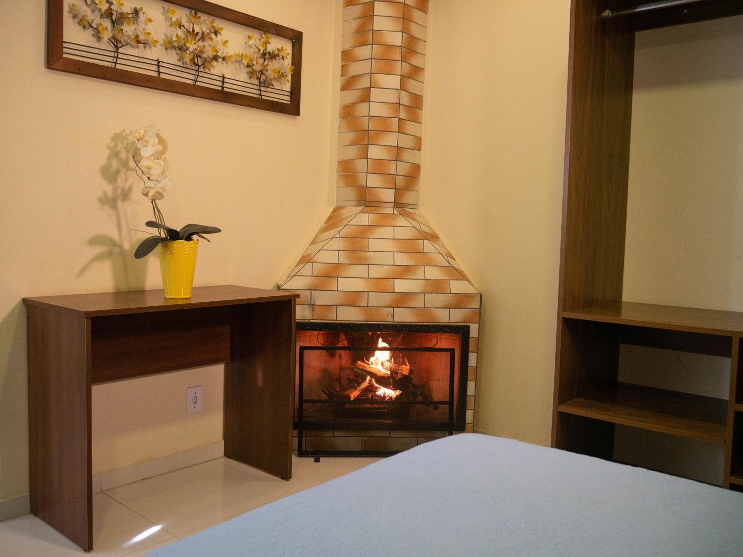Superior Suite with Fireplace photo 3