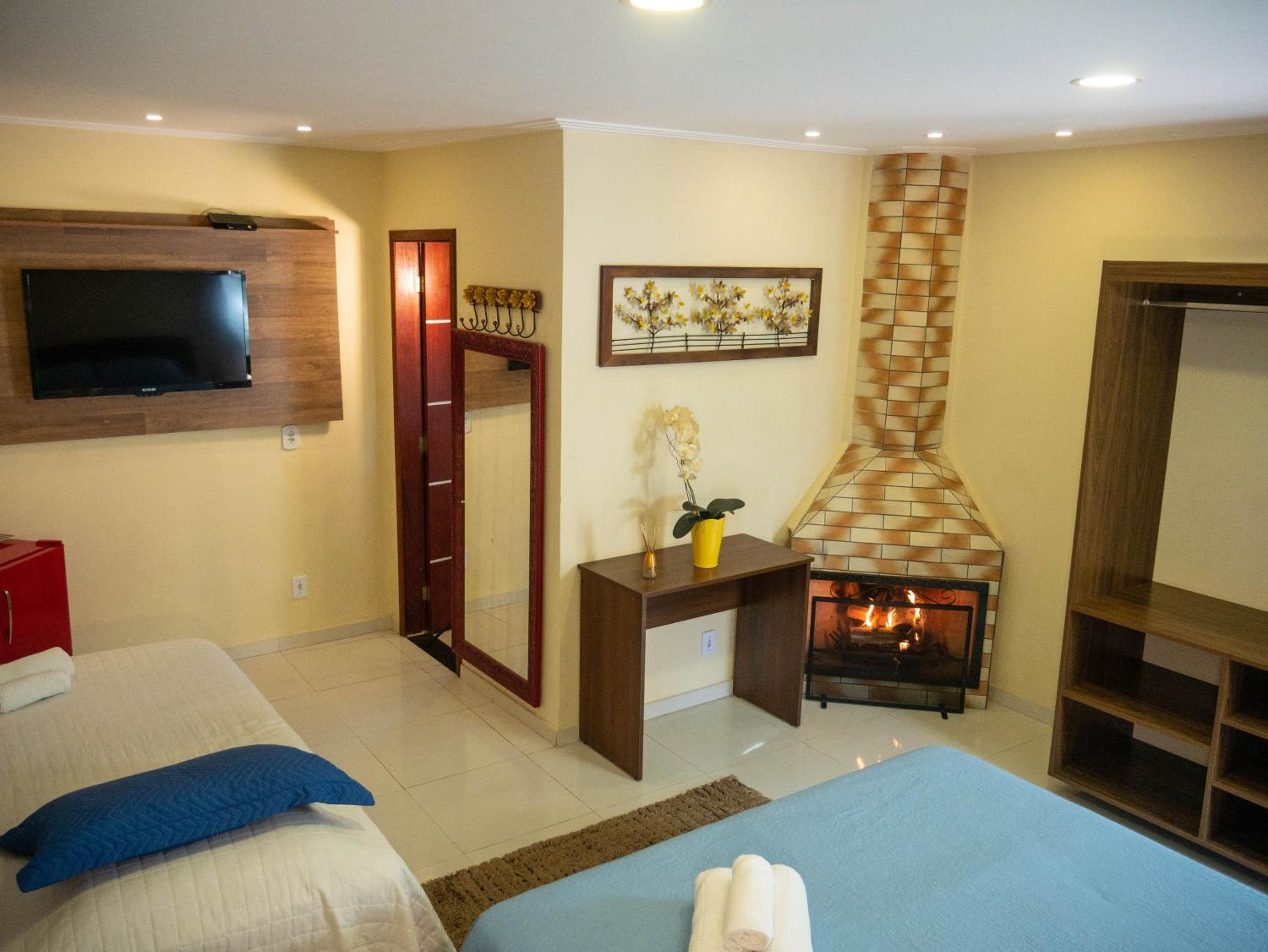 Superior Suite with Fireplace photo 1