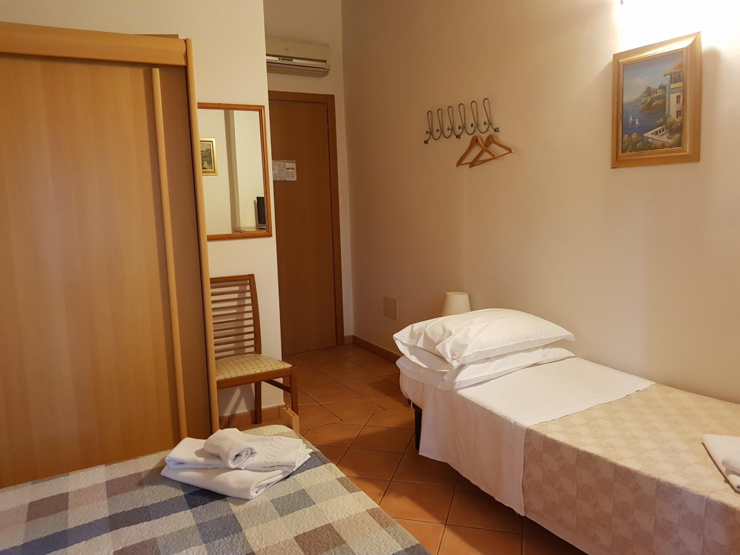 Double or Twin Room photo 3