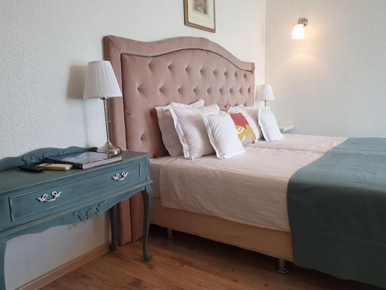 Deluxe Twin Room with Balcony photo 2