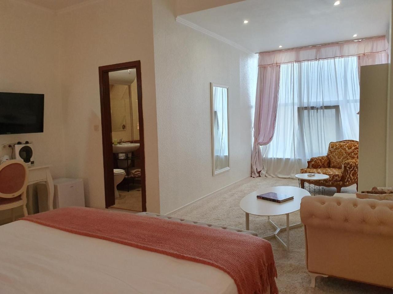Queen Suite photo 1