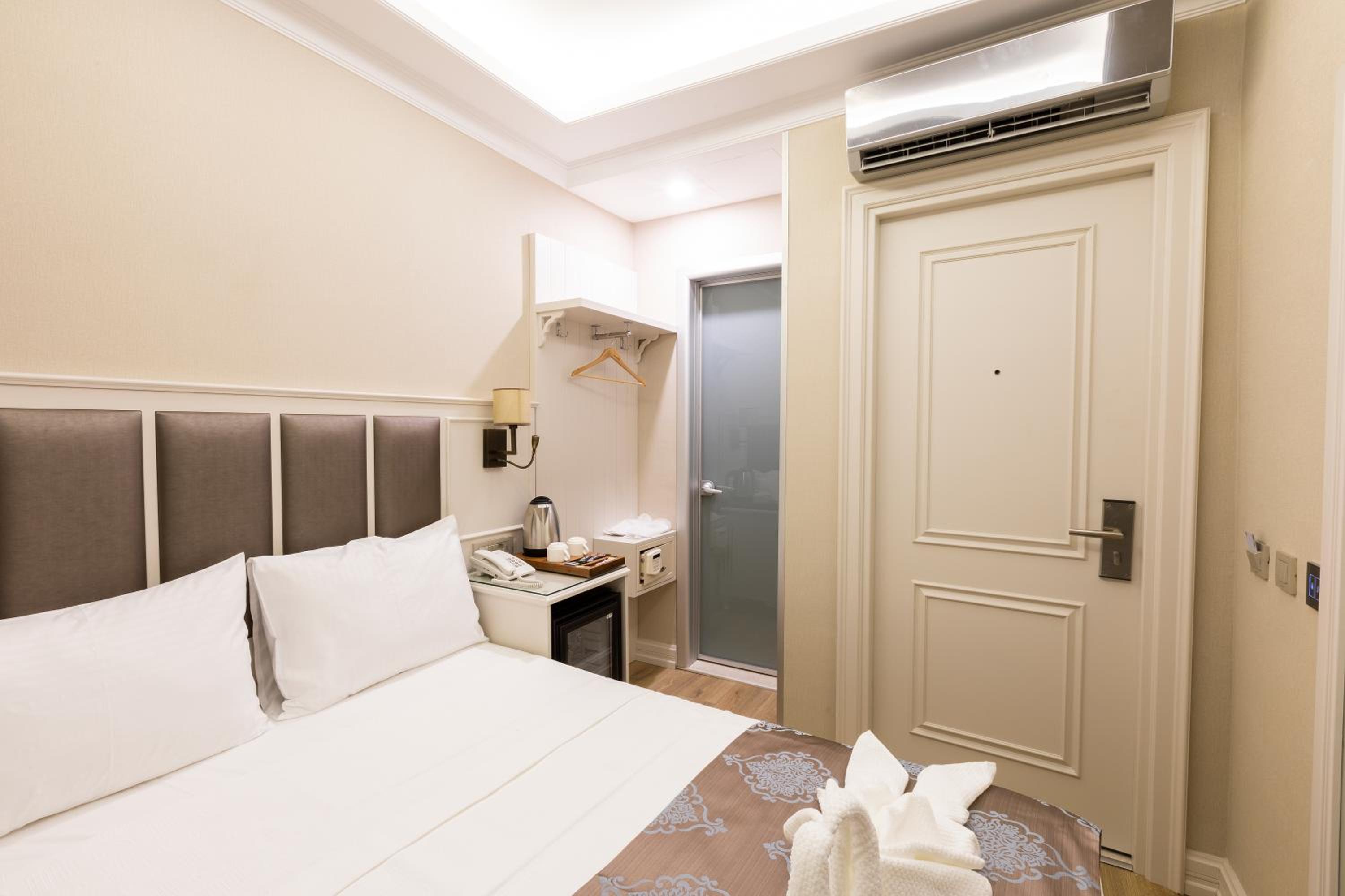 Standard Double Room photo 2