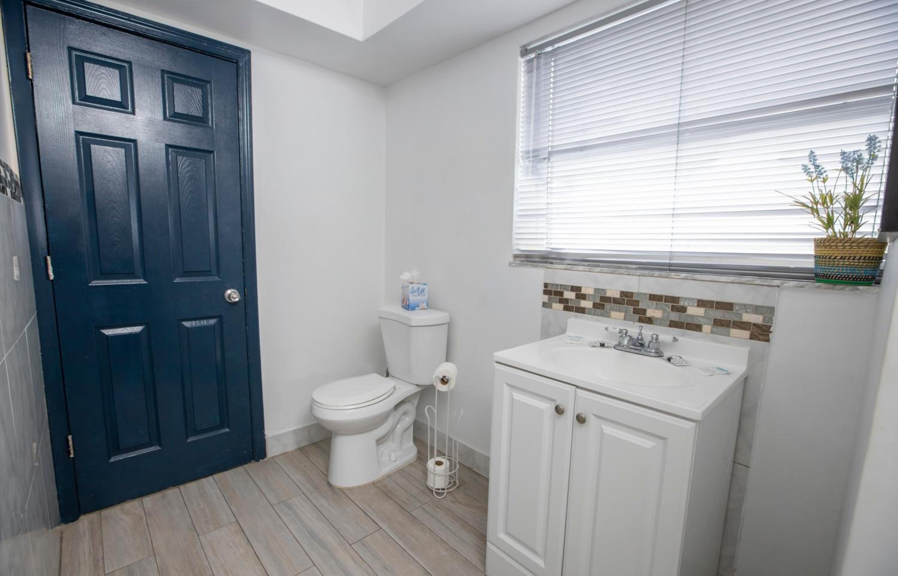 One Bedroom Double Queen Suite - Photo 4