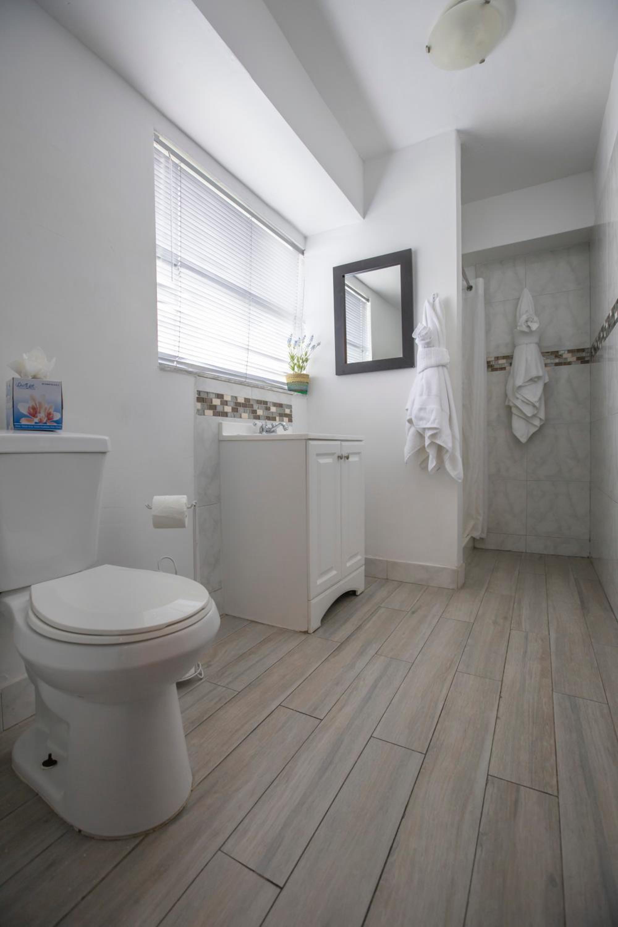 One Bedroom Double Queen Suite - Photo 3
